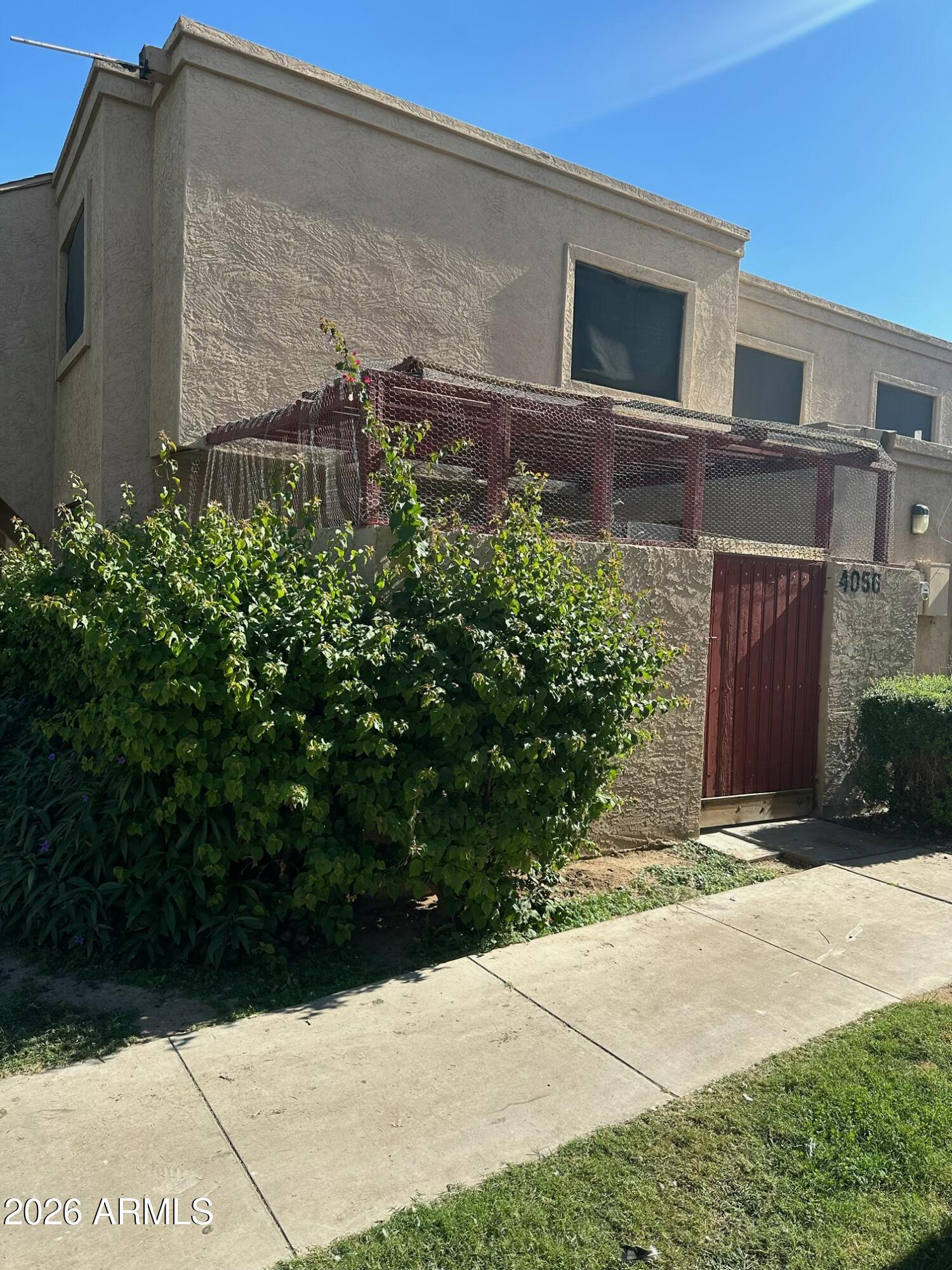 4056 W MESQUITE Lane