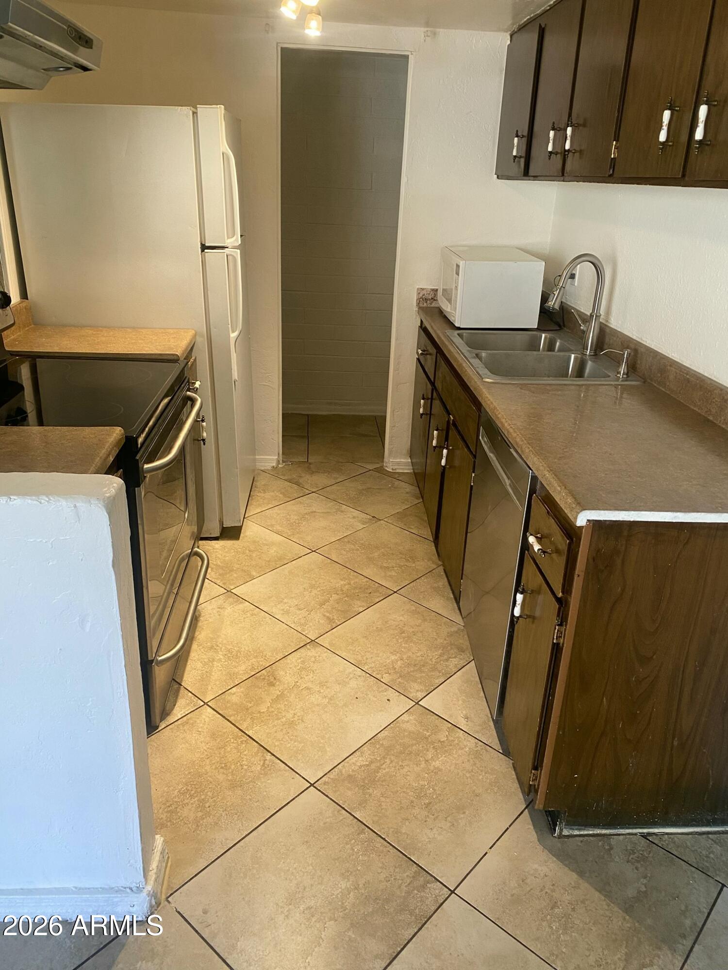 4056 W MESQUITE Lane