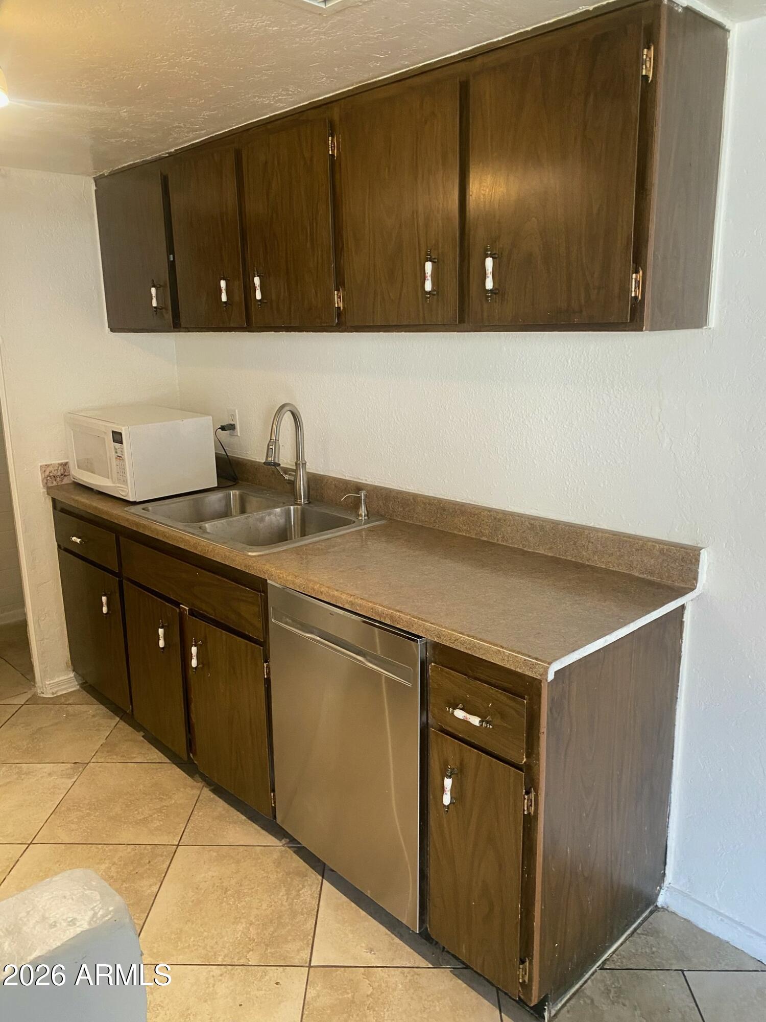 4056 W MESQUITE Lane