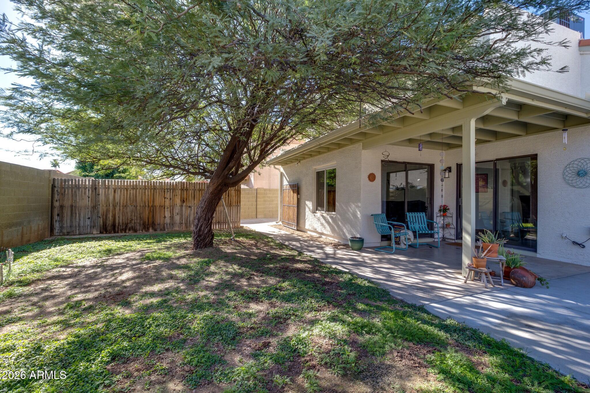 2517 W LOMPOC Avenue