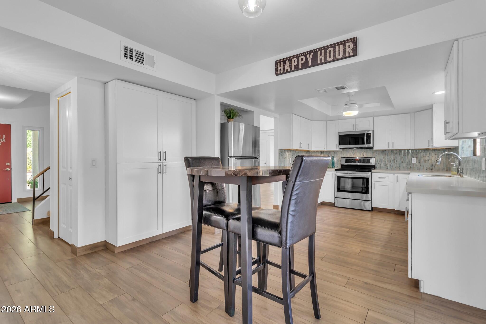 2517 W LOMPOC Avenue