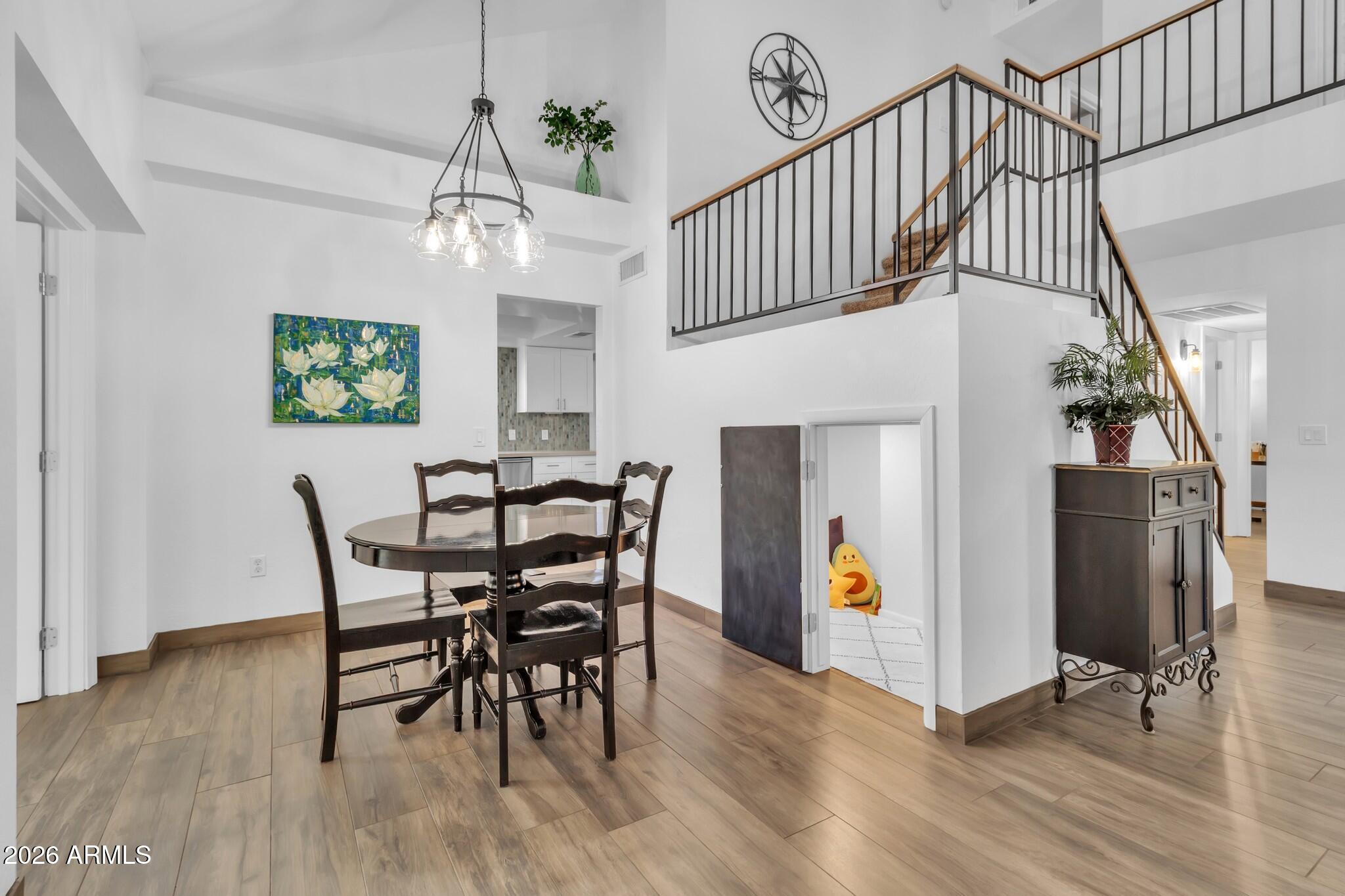 2517 W LOMPOC Avenue