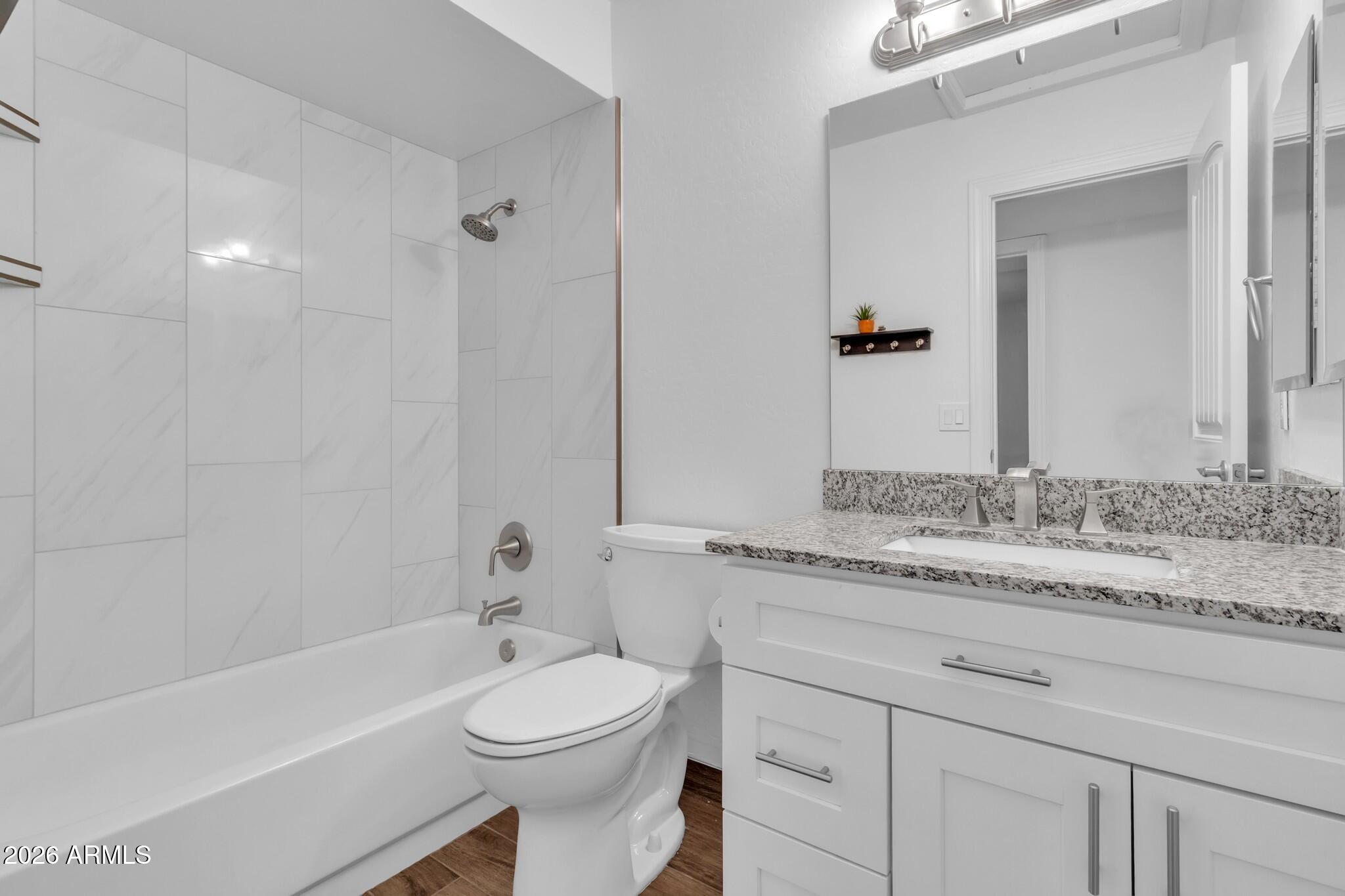 2517 W LOMPOC Avenue