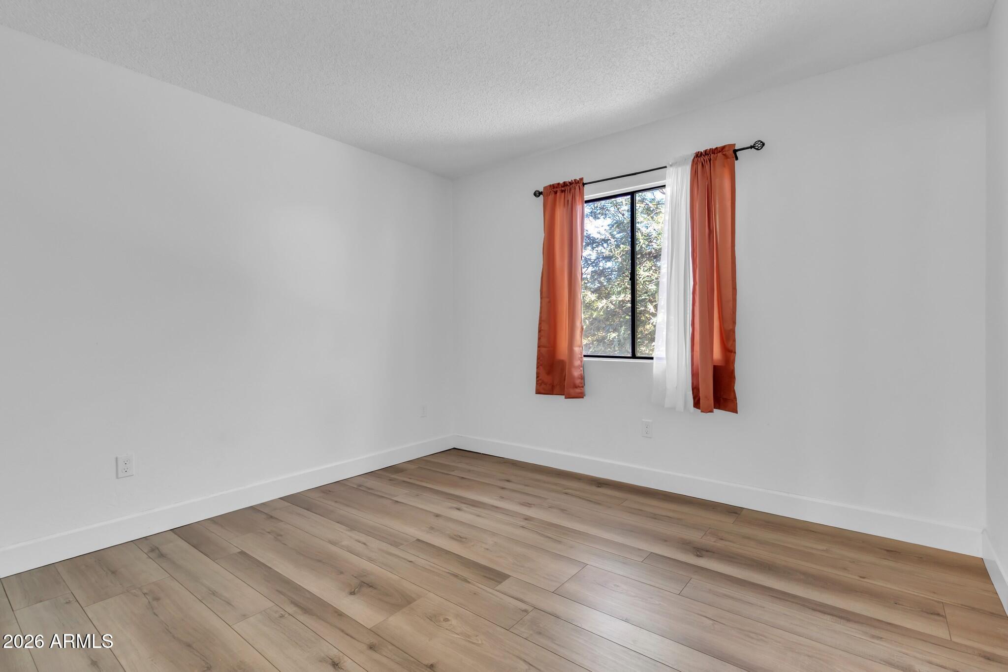 2517 W LOMPOC Avenue