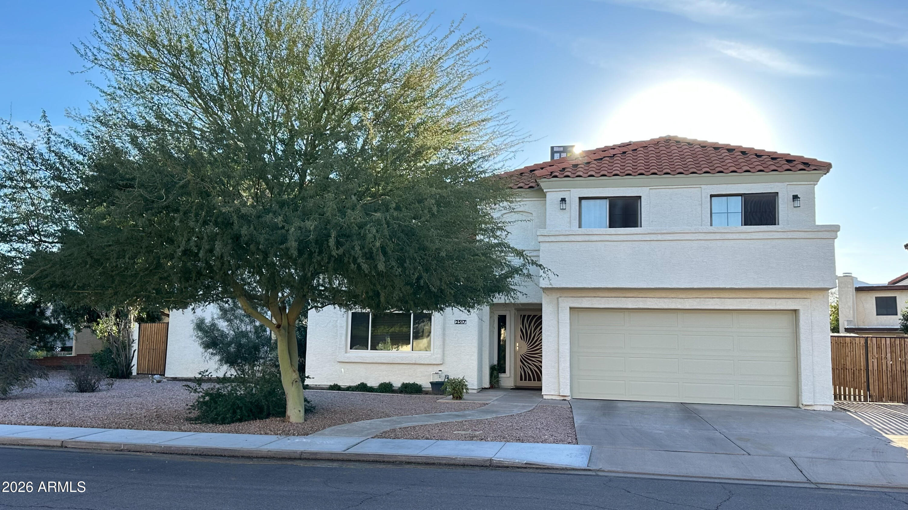 2517 W LOMPOC Avenue