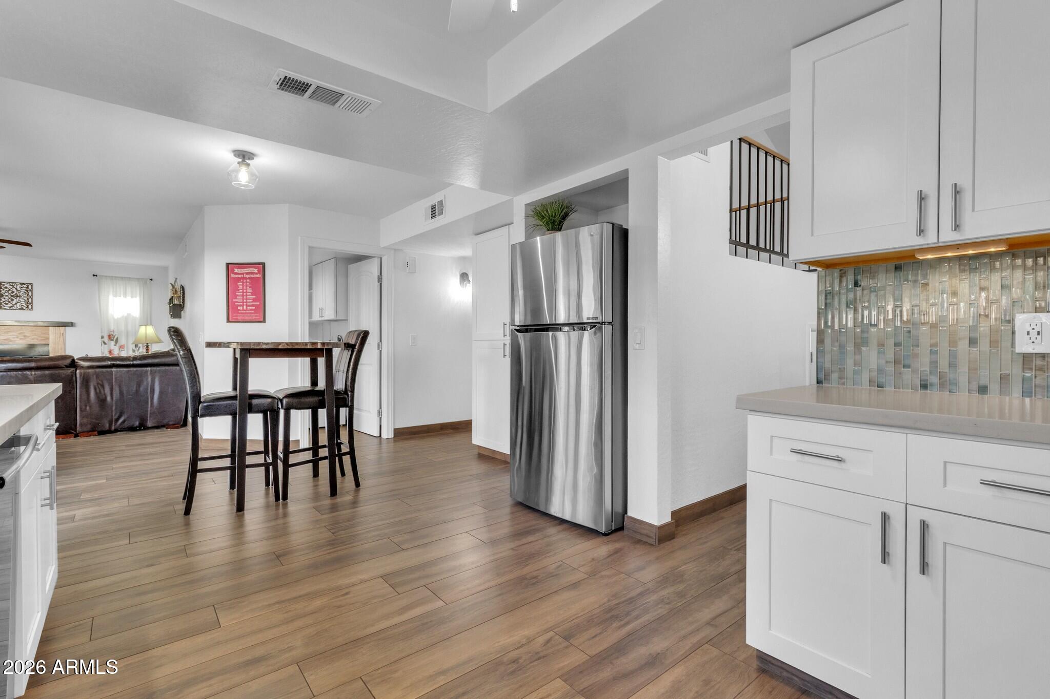 2517 W LOMPOC Avenue