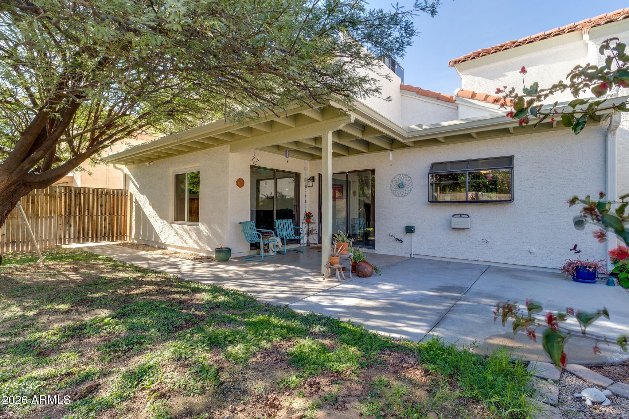 2517 W LOMPOC Avenue