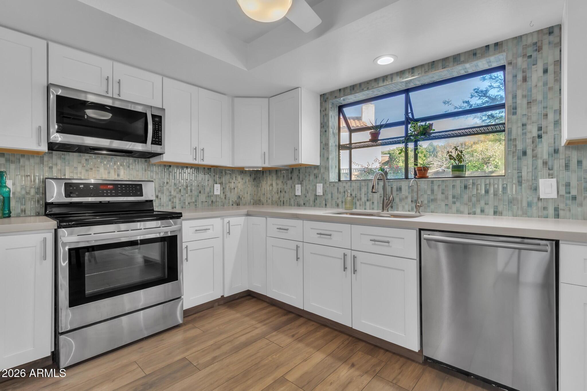 2517 W LOMPOC Avenue