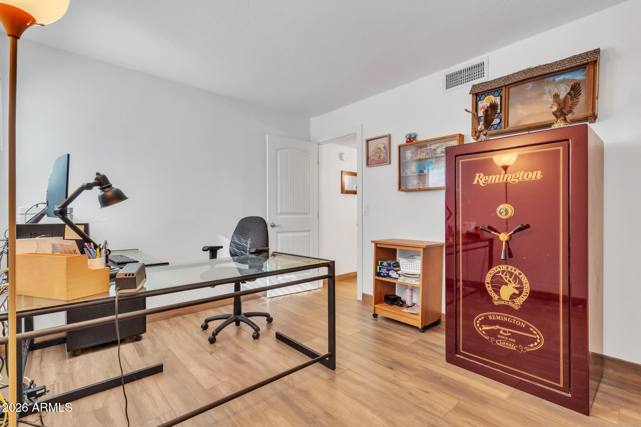 2517 W LOMPOC Avenue