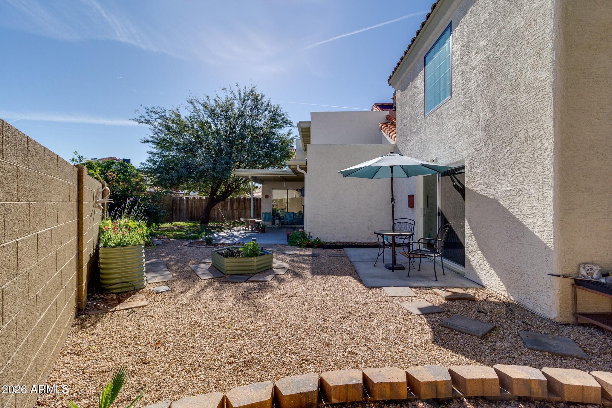 2517 W LOMPOC Avenue