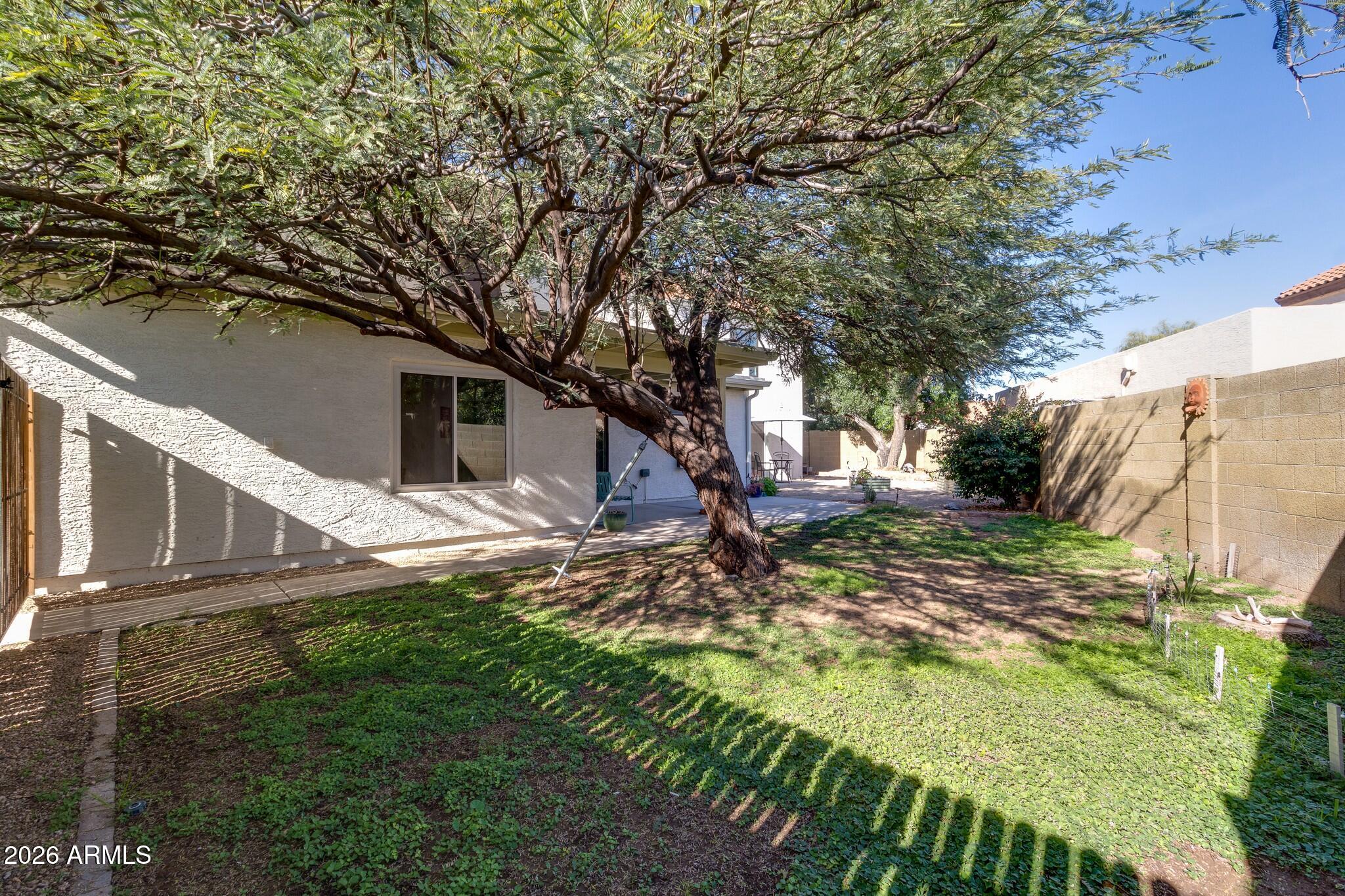 2517 W LOMPOC Avenue