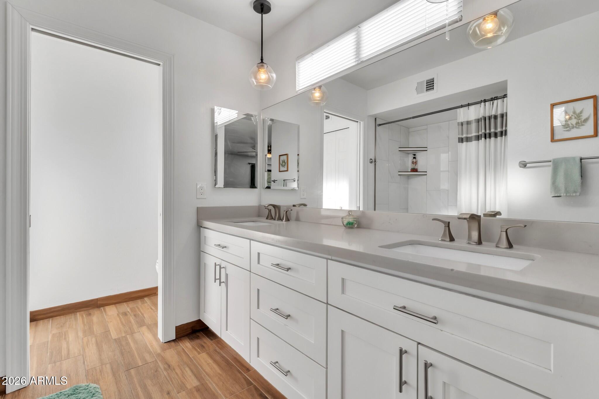 2517 W LOMPOC Avenue