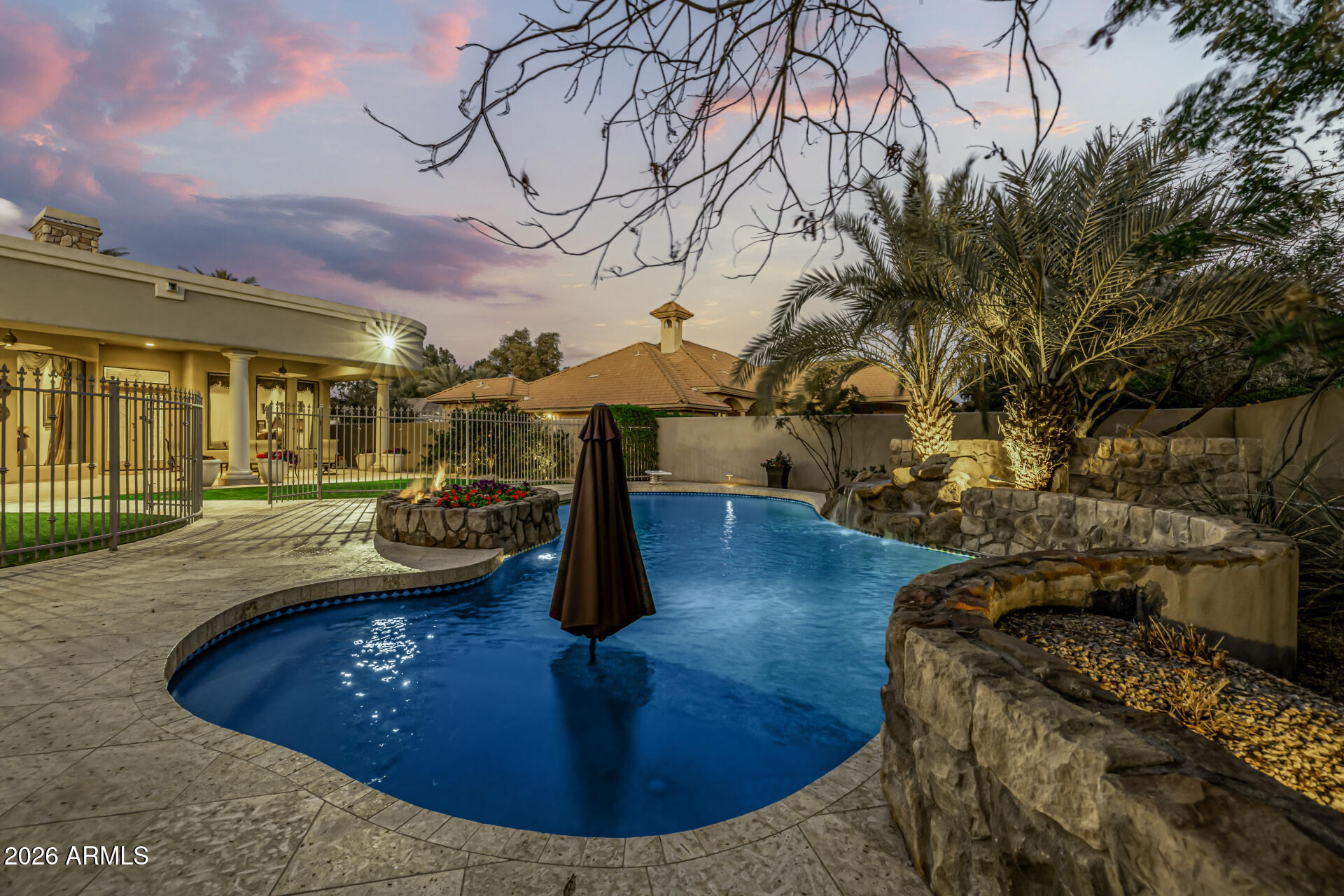 6135 W TROVITA Place