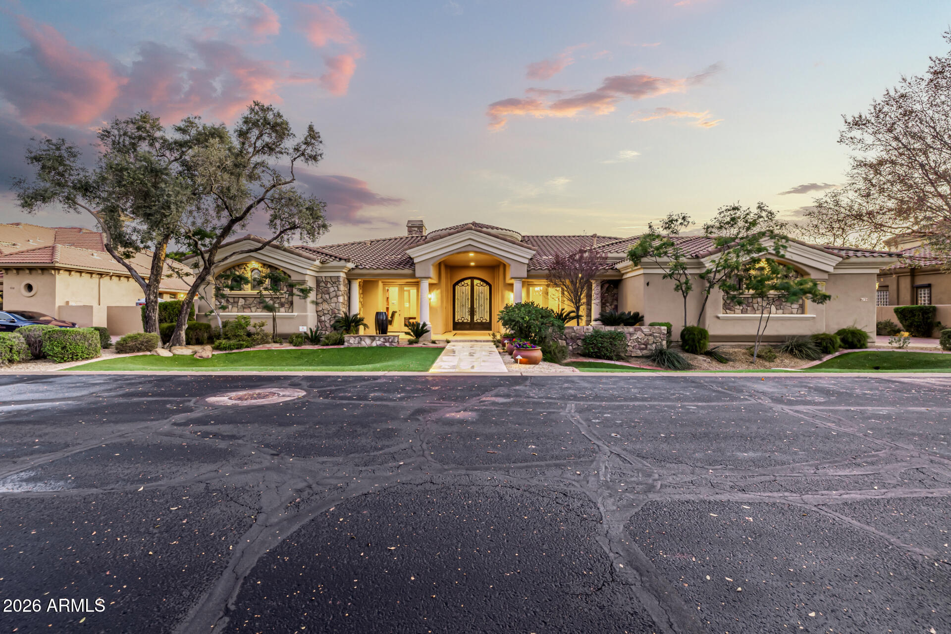 6135 W TROVITA Place