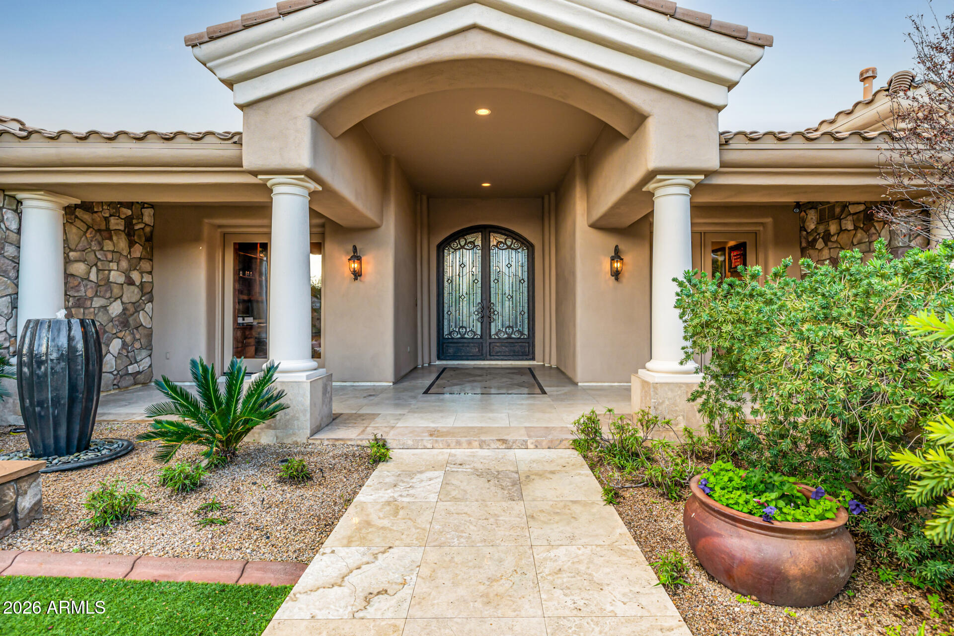 6135 W TROVITA Place