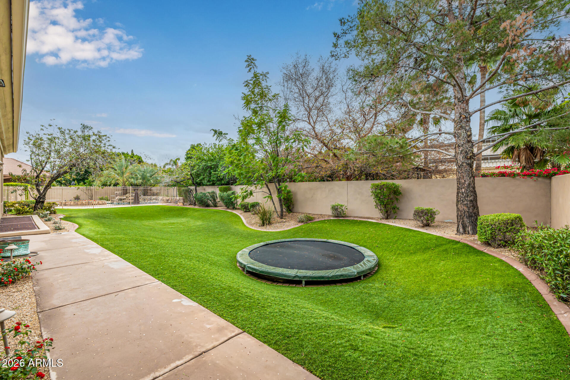 6135 W TROVITA Place