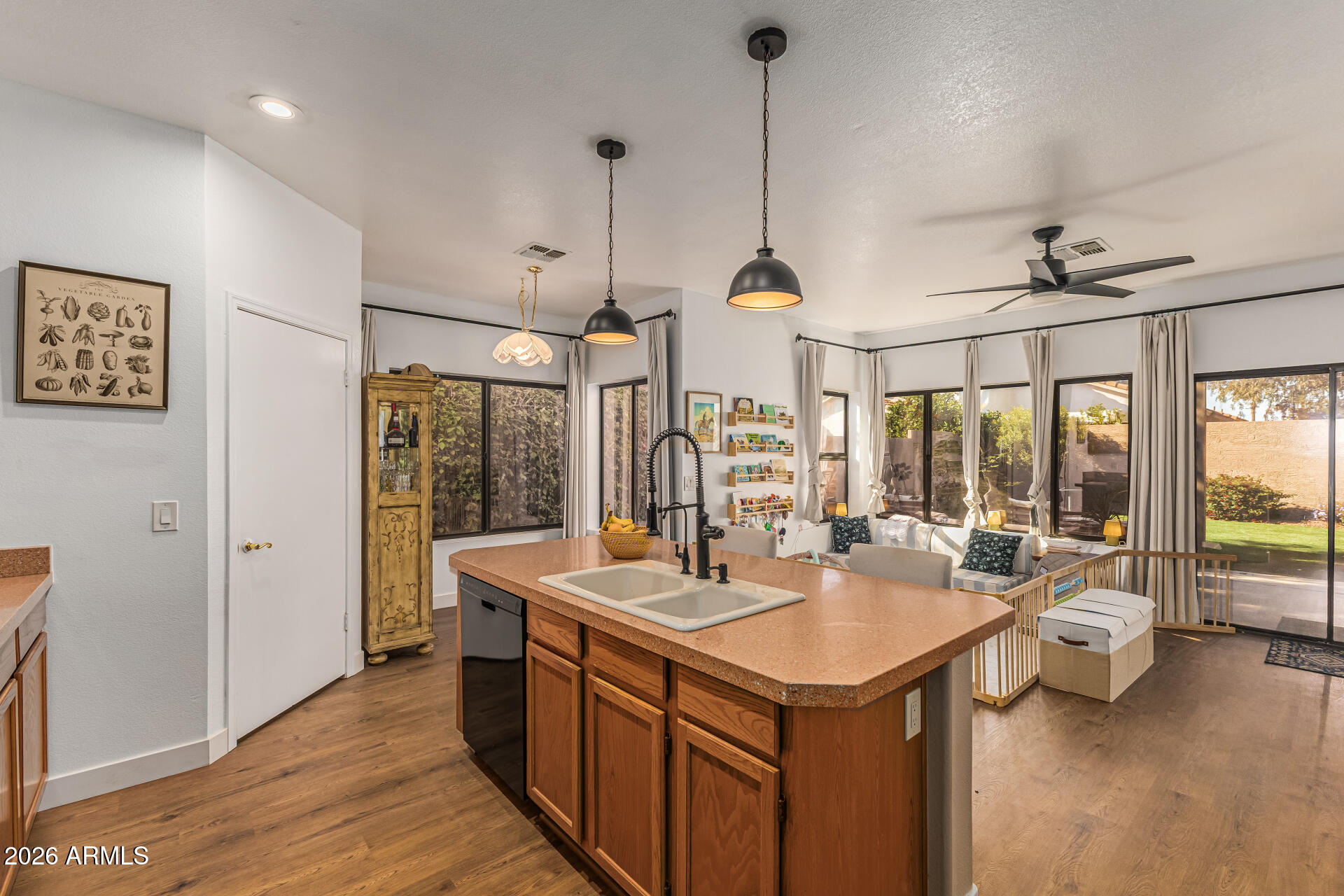 5836 E JENSEN Street