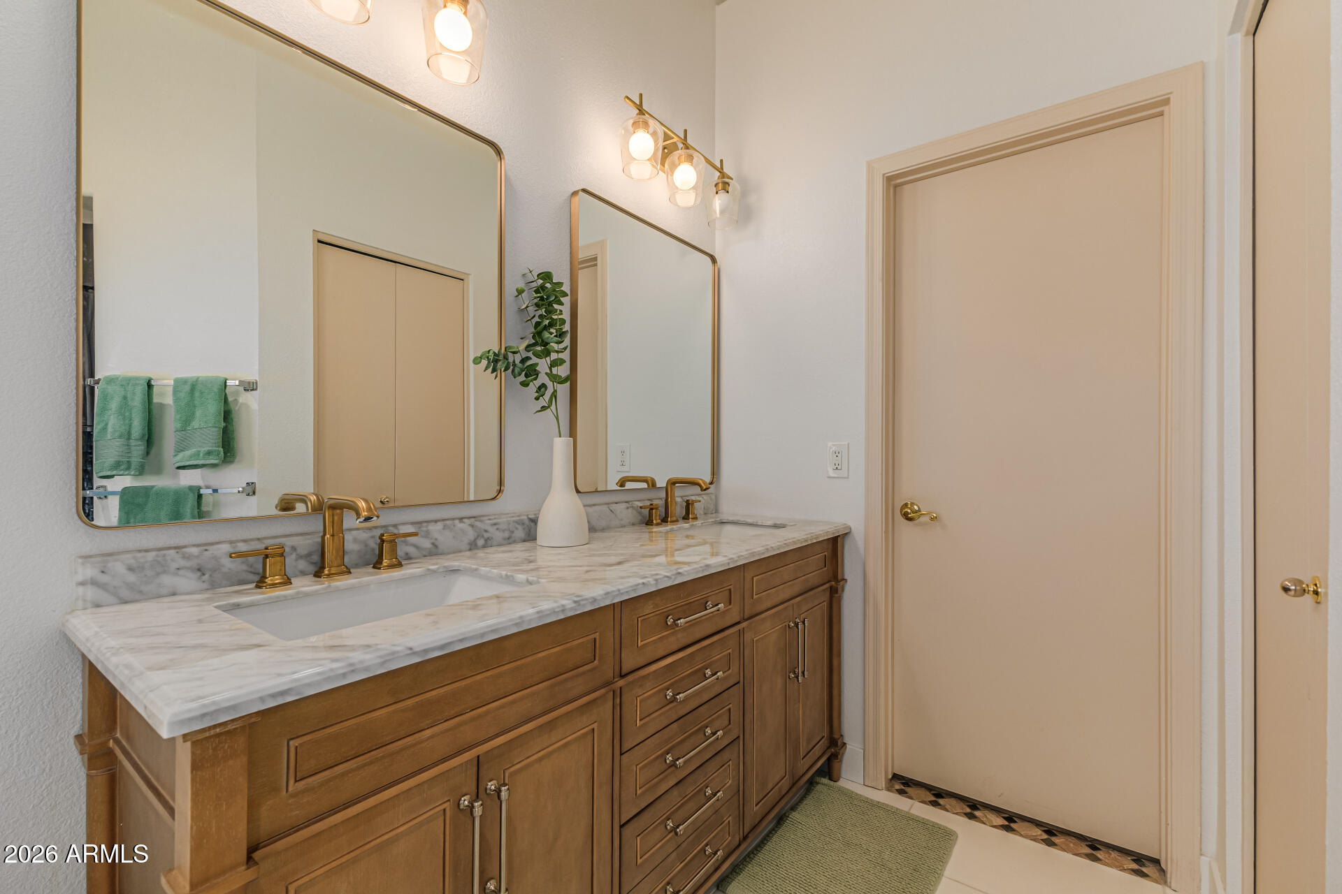 5836 E JENSEN Street