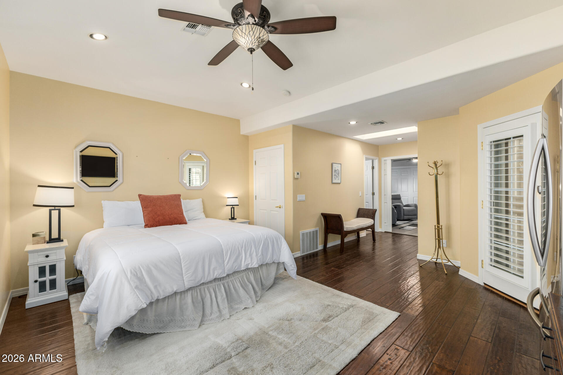 8911 E MOSSY ROCK Drive