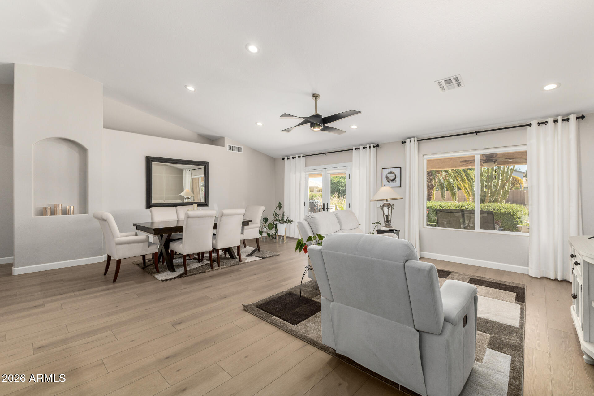 8911 E MOSSY ROCK Drive