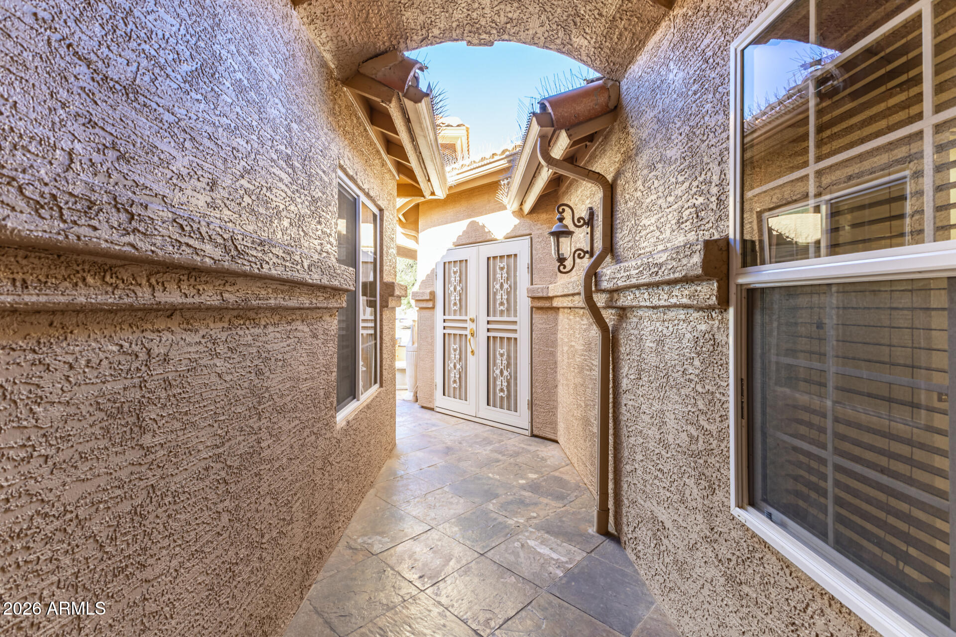 8911 E MOSSY ROCK Drive