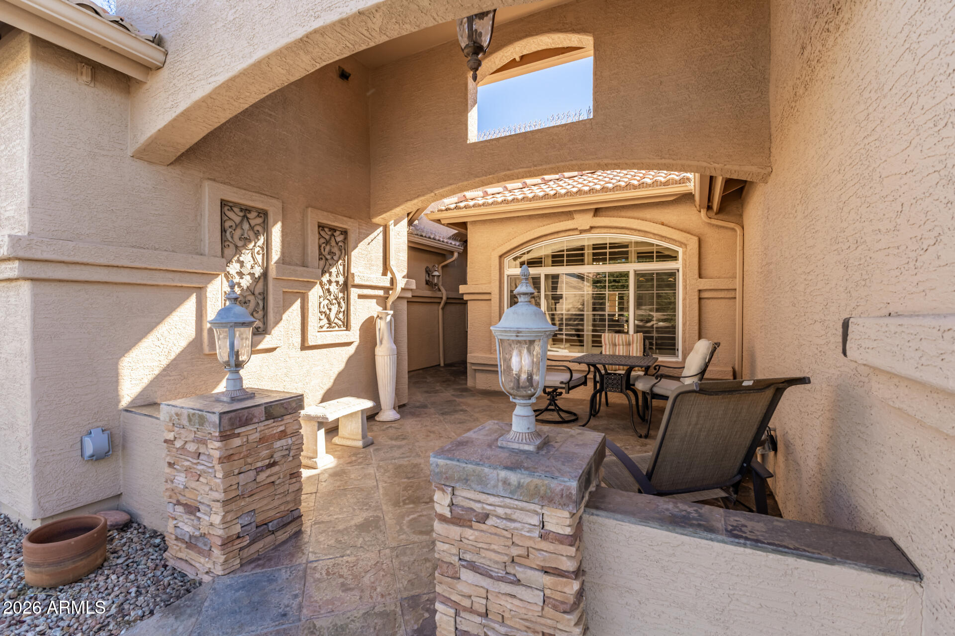 8911 E MOSSY ROCK Drive