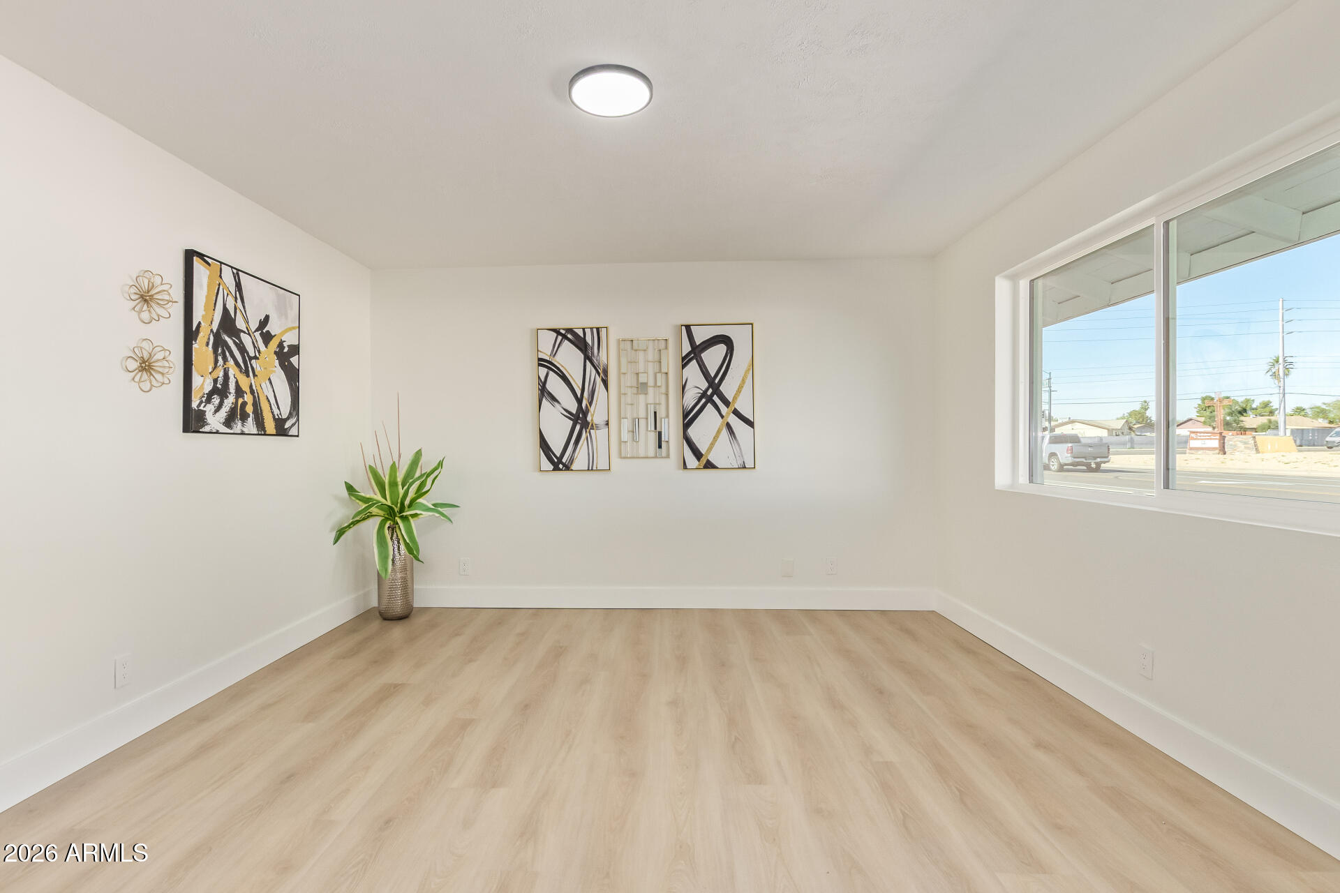 3429 W SWEETWATER Avenue