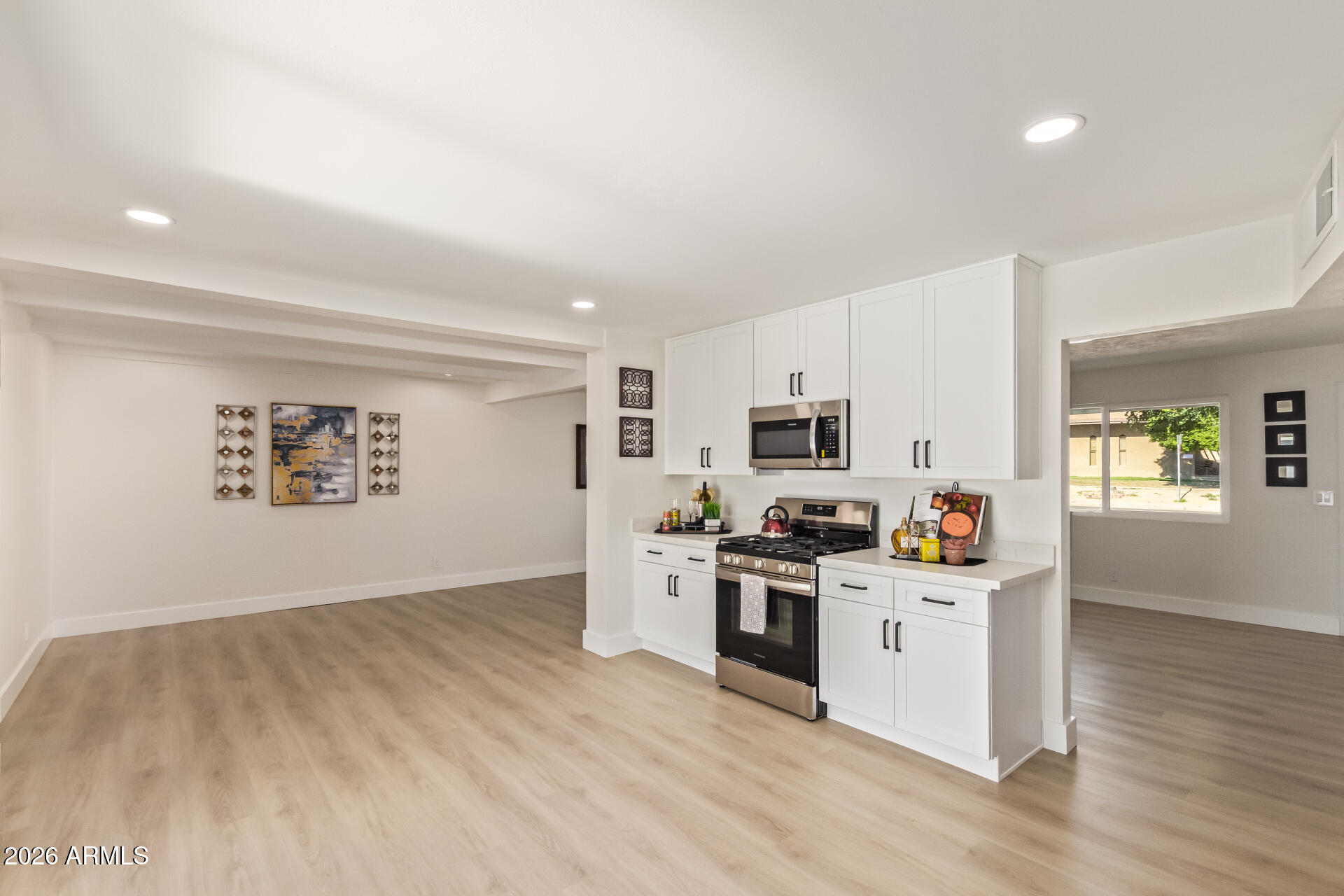 3429 W SWEETWATER Avenue