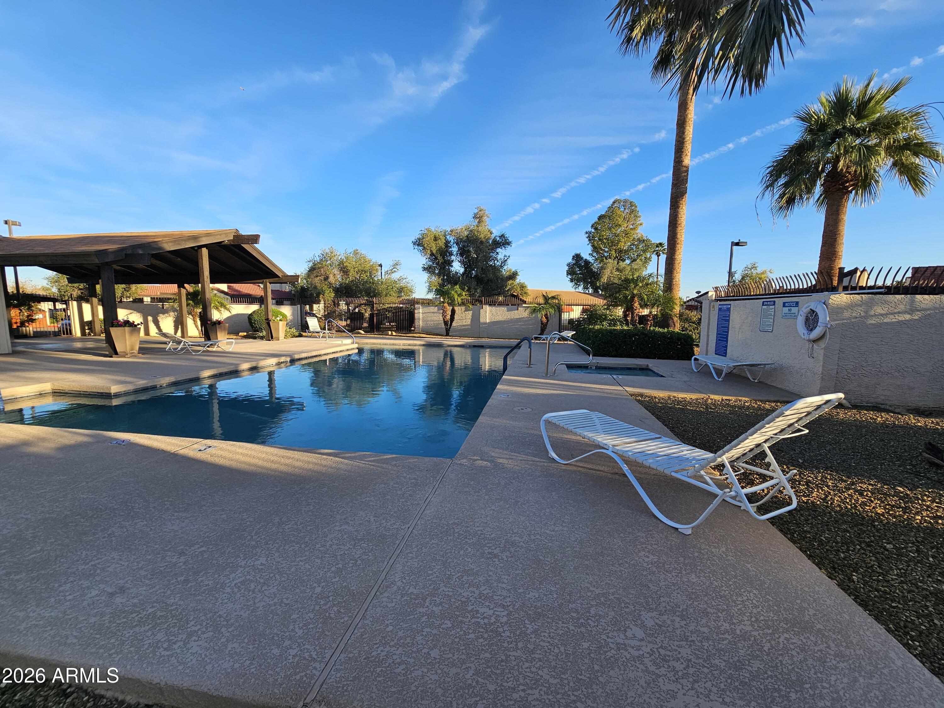 2144 E CENTER Lane 3