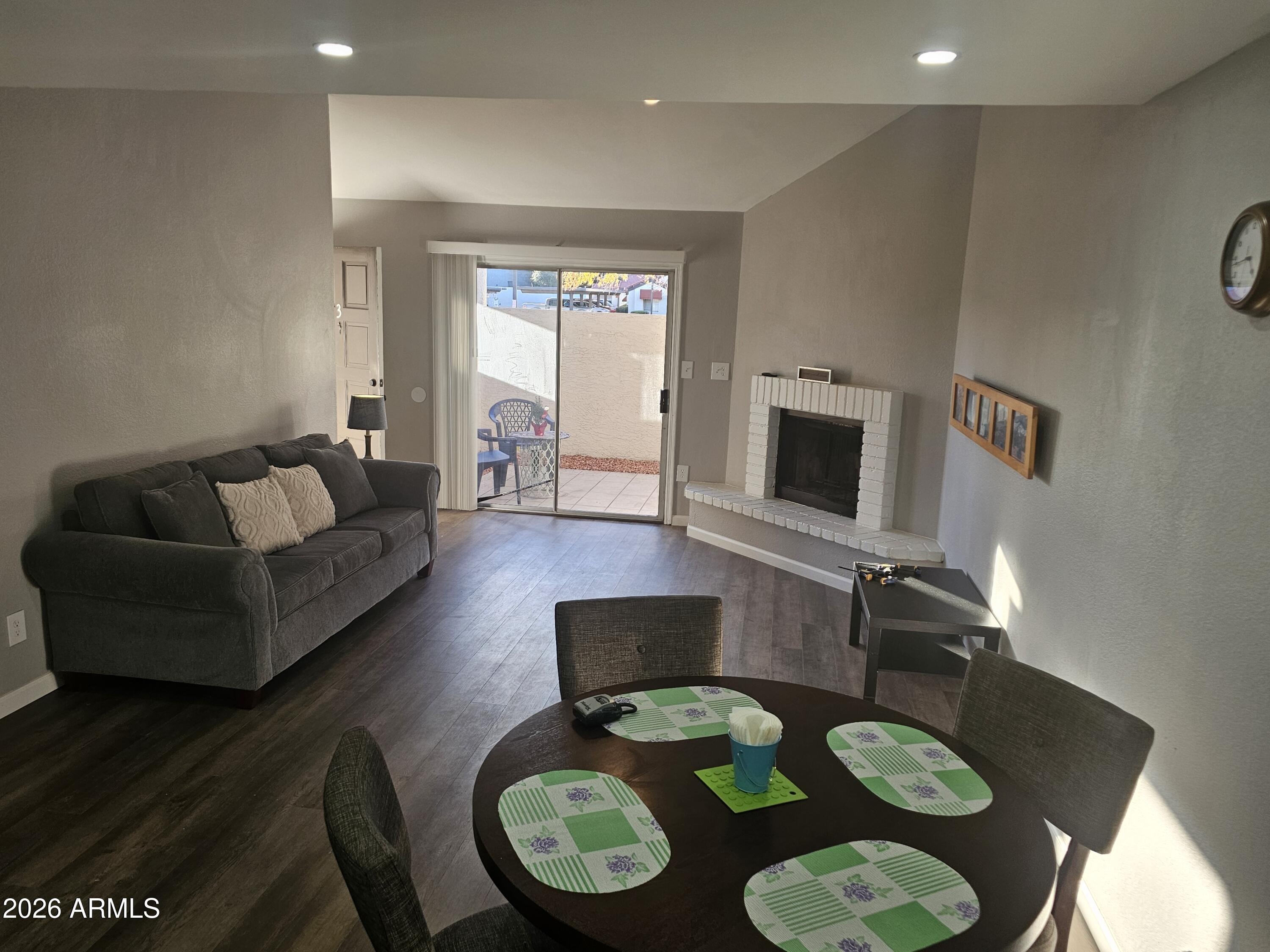 2144 E CENTER Lane 3