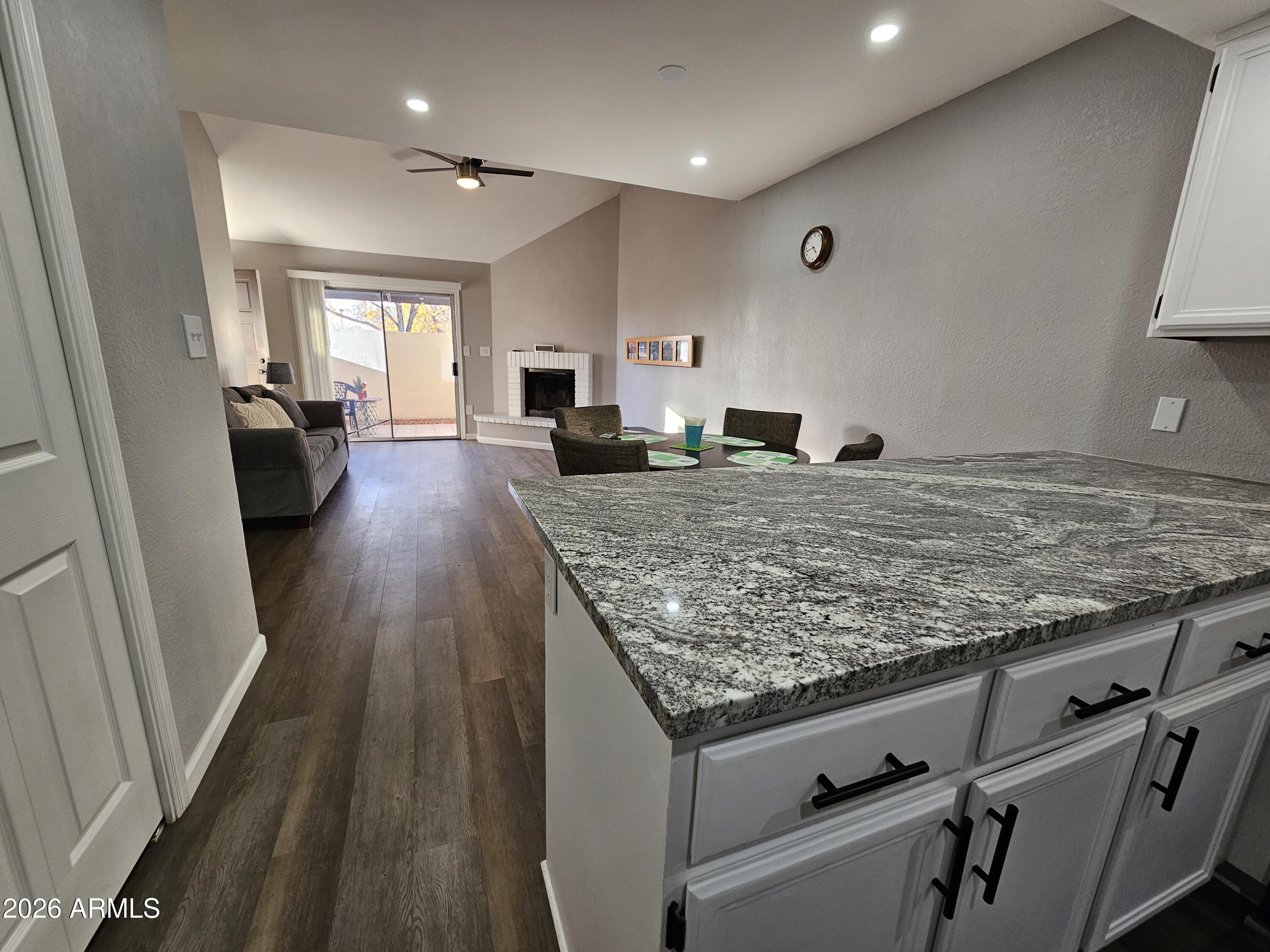 2144 E CENTER Lane 3