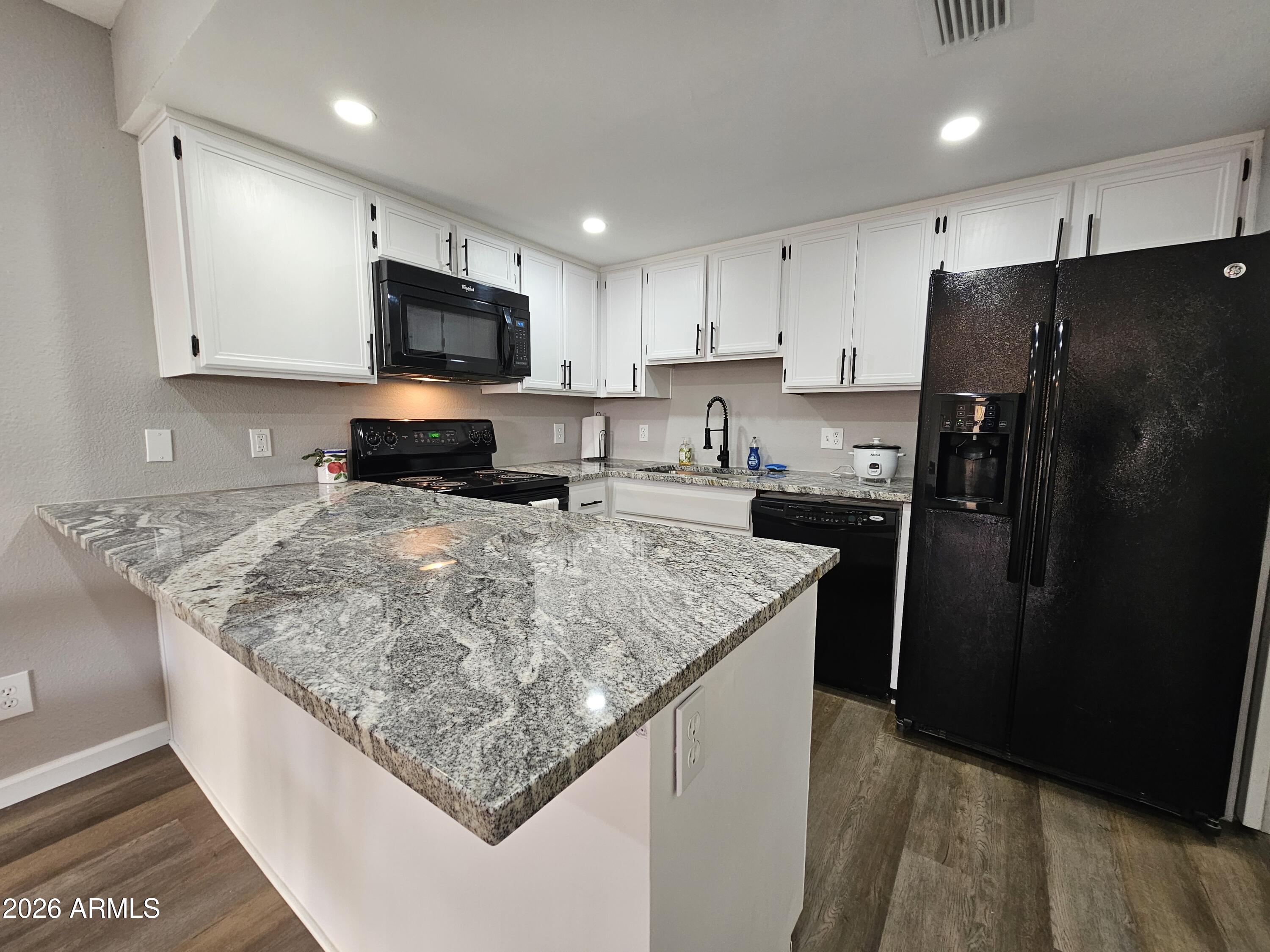 2144 E CENTER Lane 3