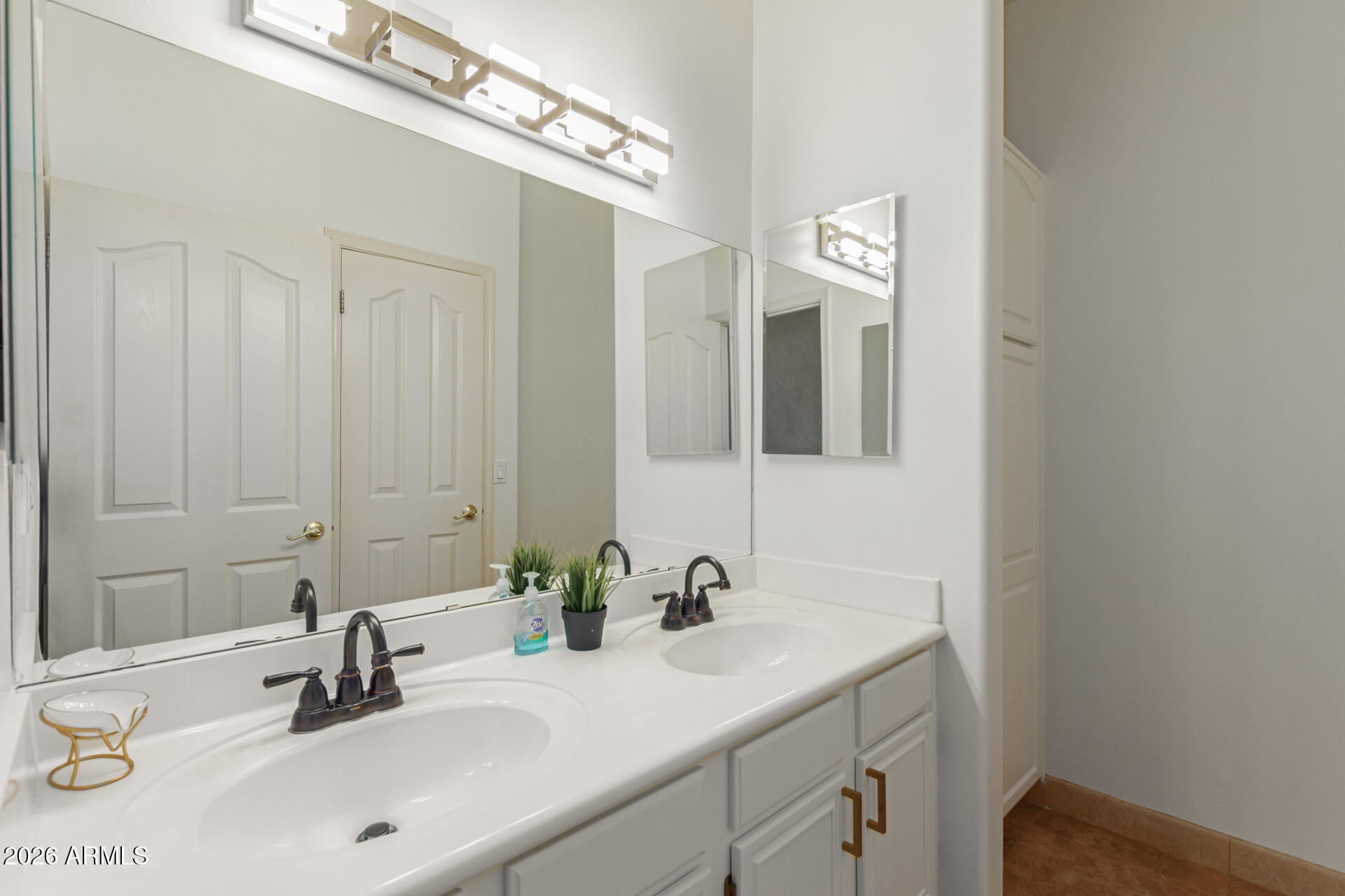 601 W SAN MARCOS Drive