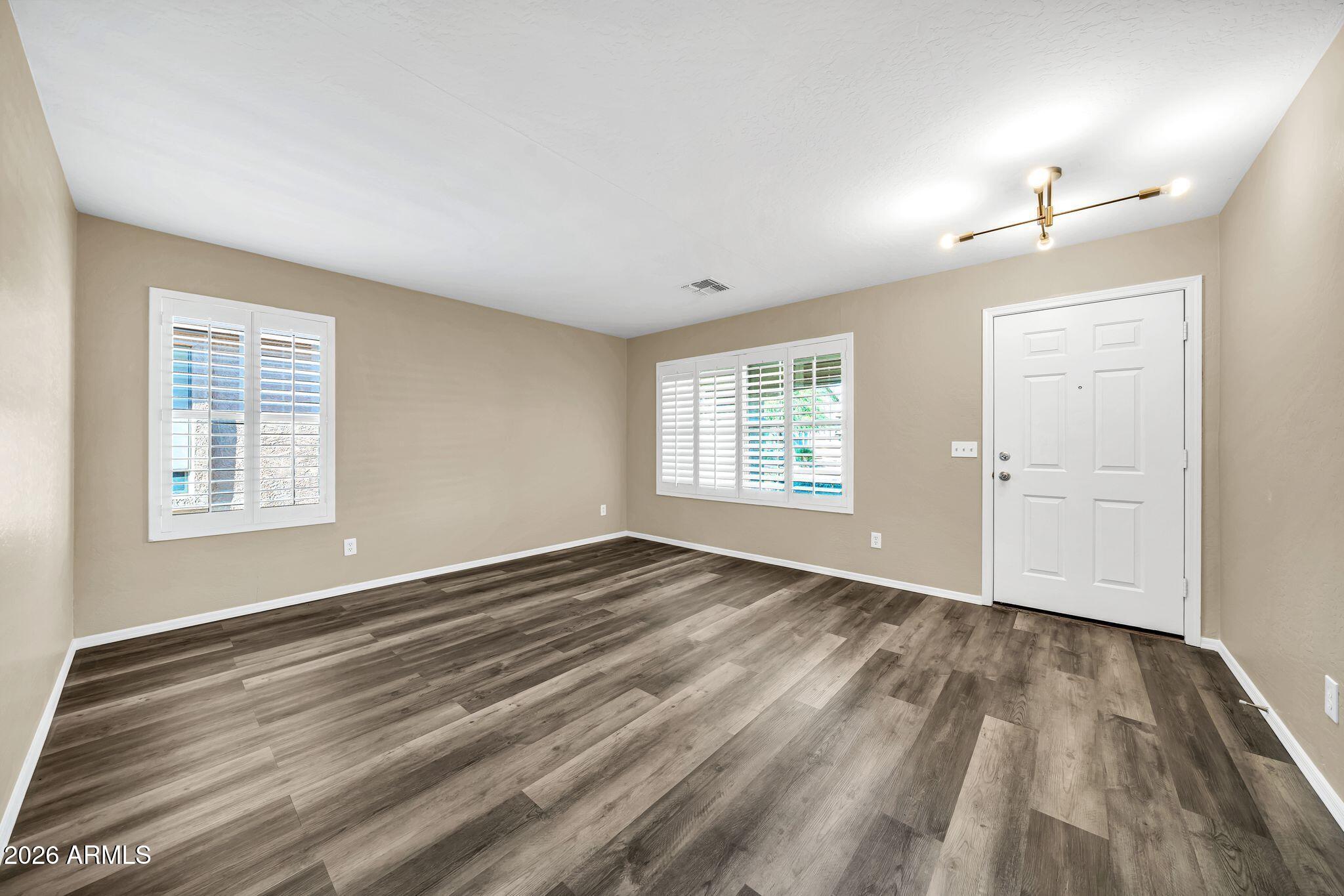 3323 W SAINT ANNE Avenue