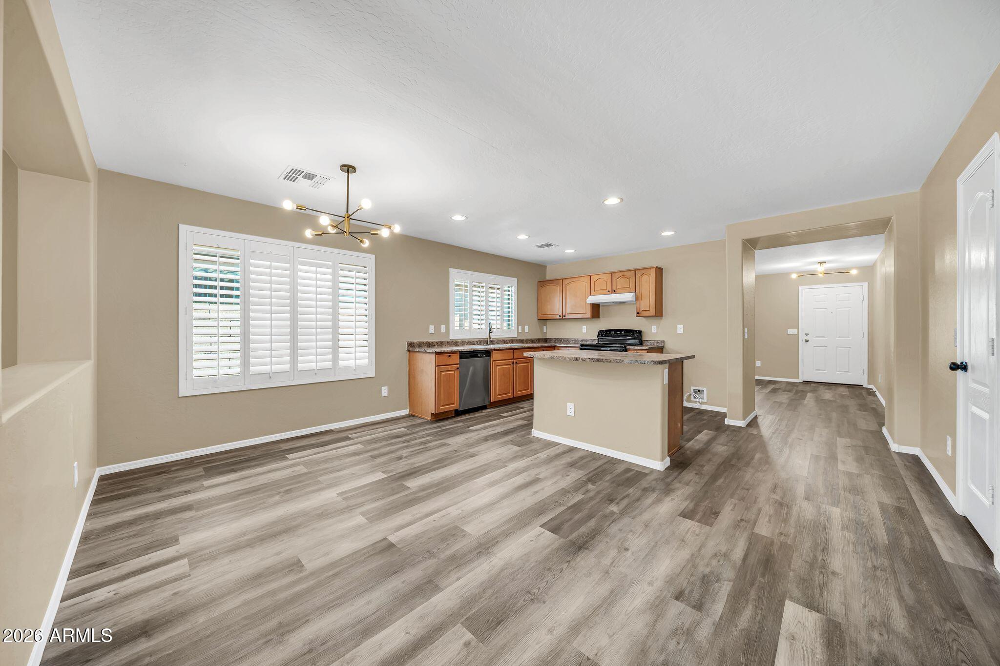 3323 W SAINT ANNE Avenue