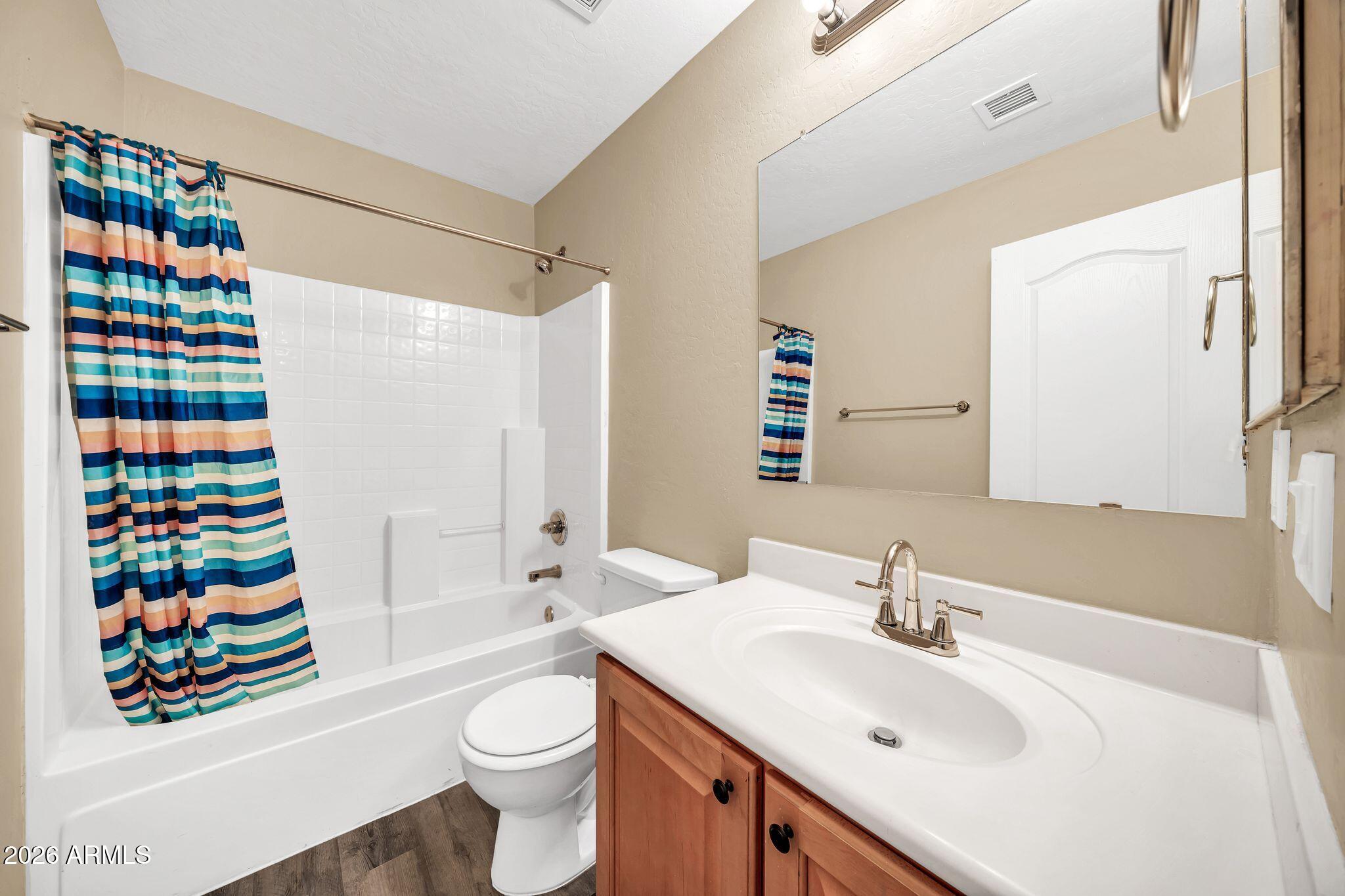 3323 W SAINT ANNE Avenue