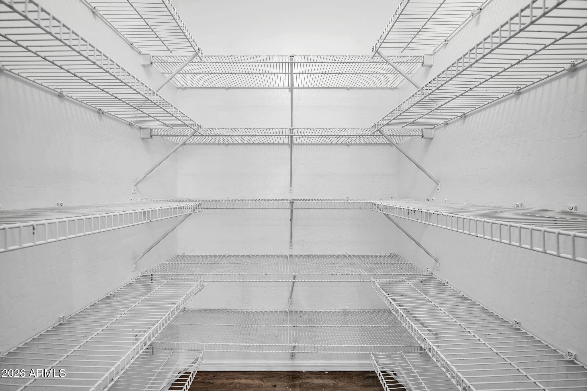 3323 W SAINT ANNE Avenue