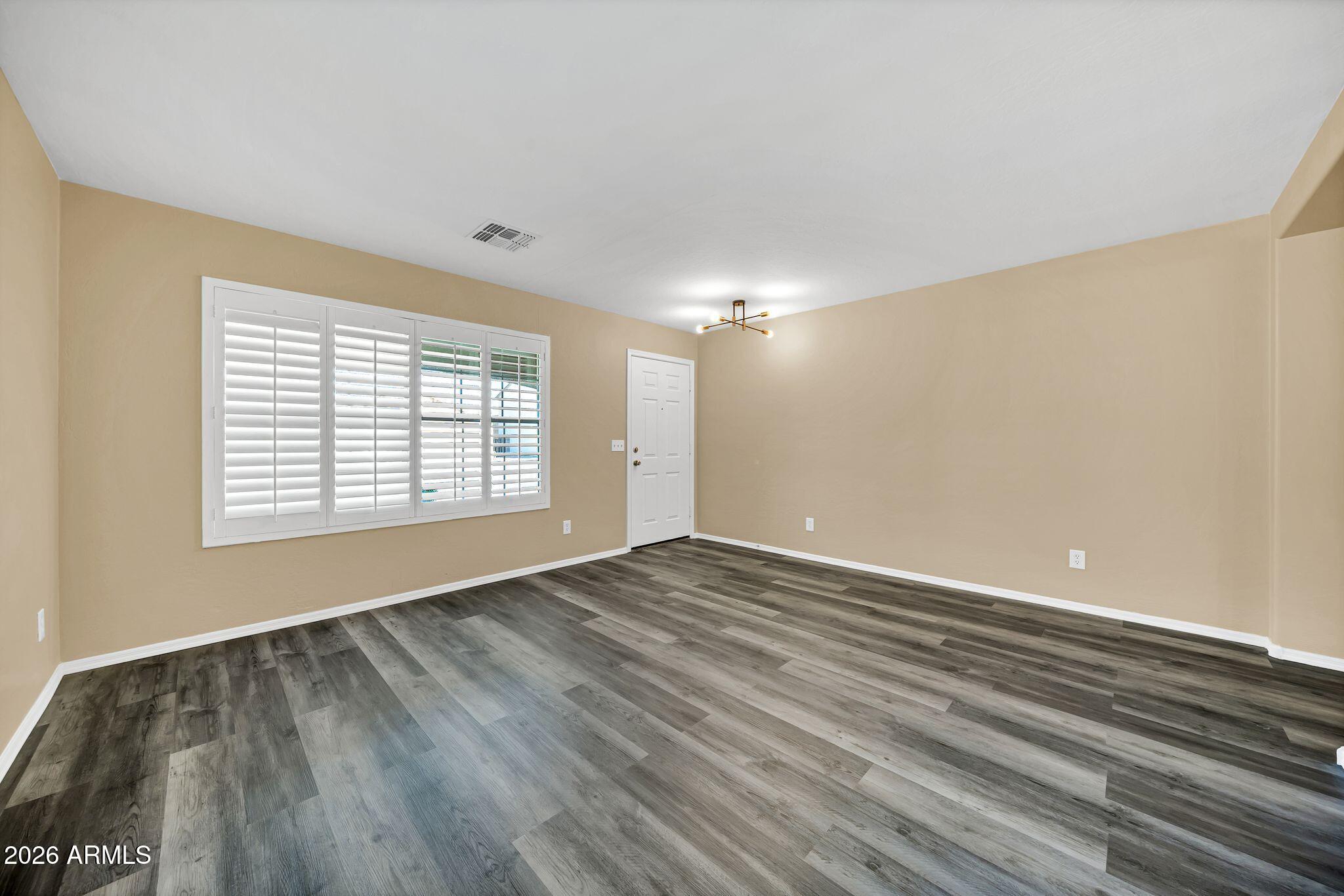 3323 W SAINT ANNE Avenue