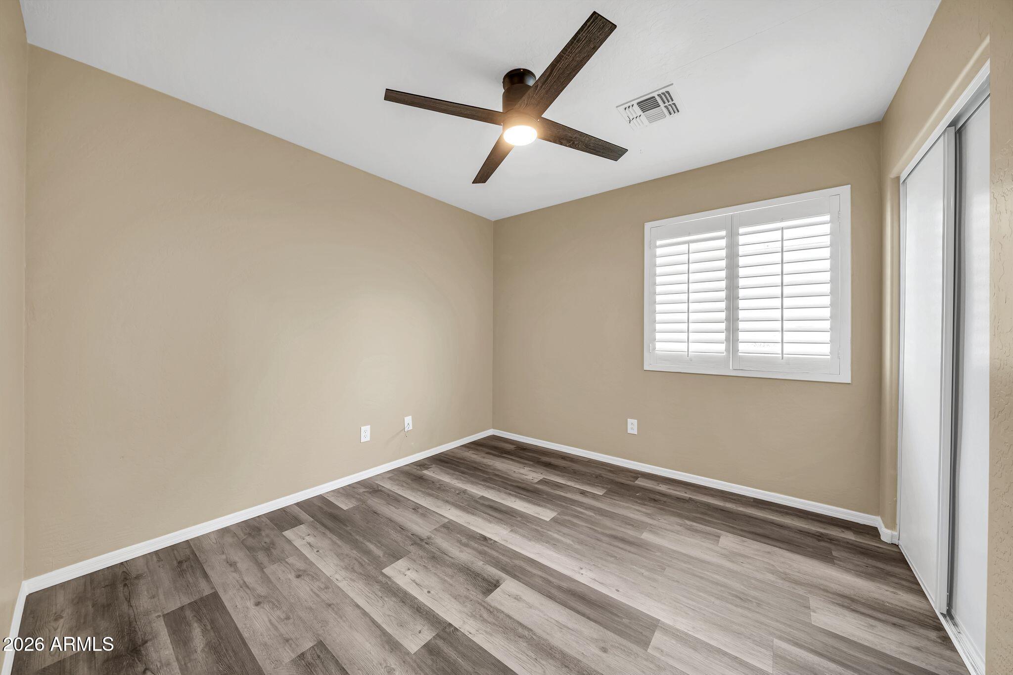 3323 W SAINT ANNE Avenue