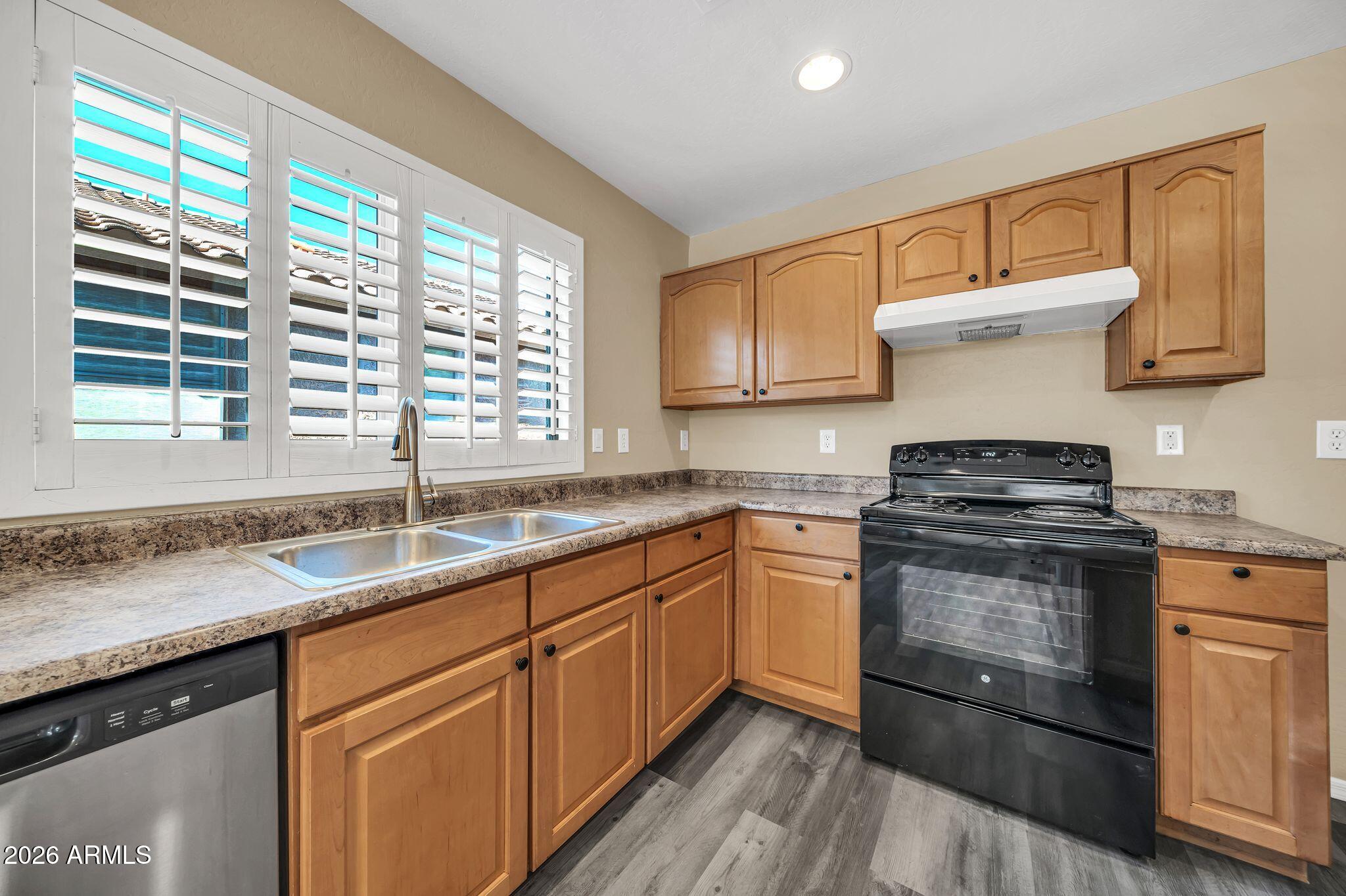 3323 W SAINT ANNE Avenue