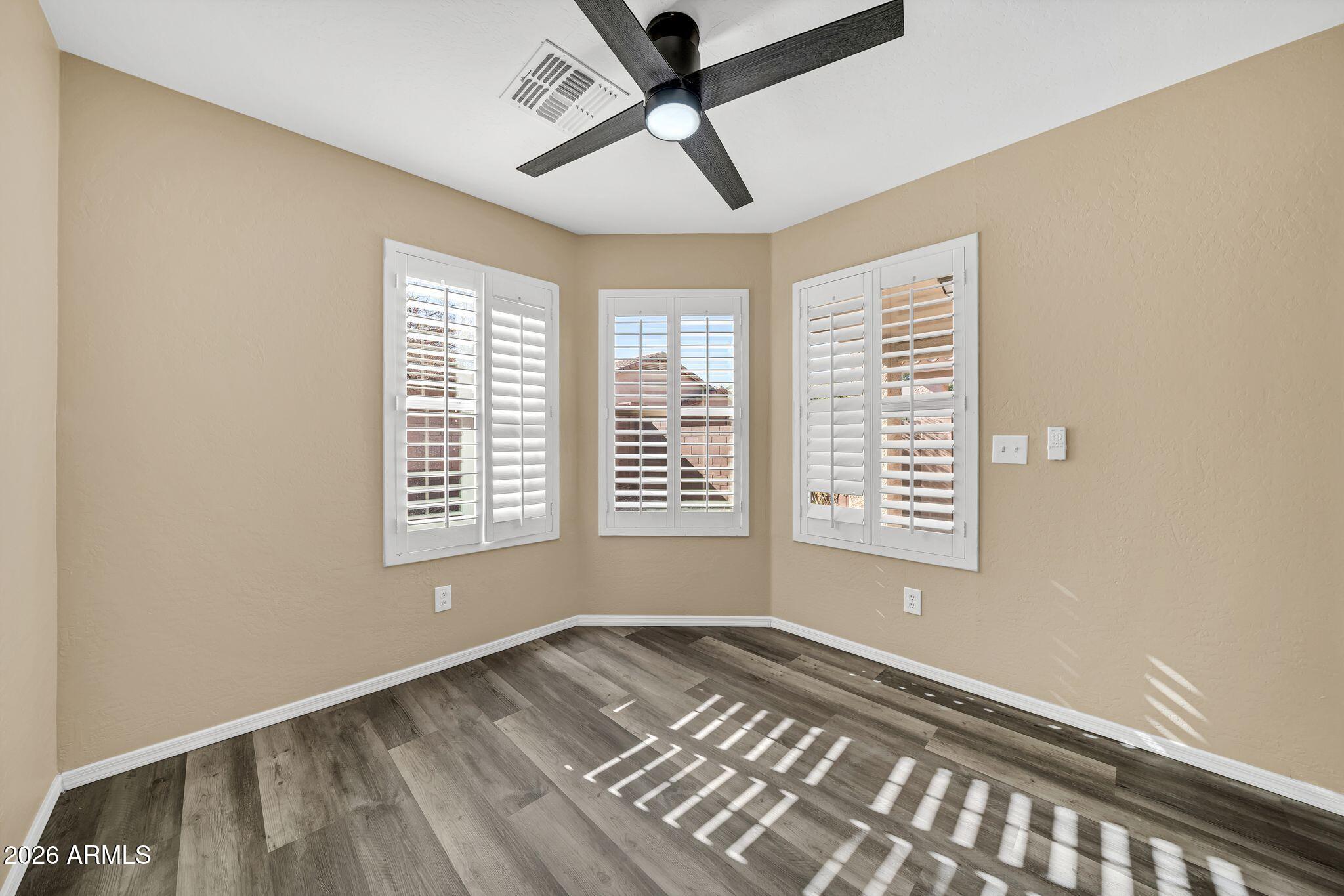 3323 W SAINT ANNE Avenue