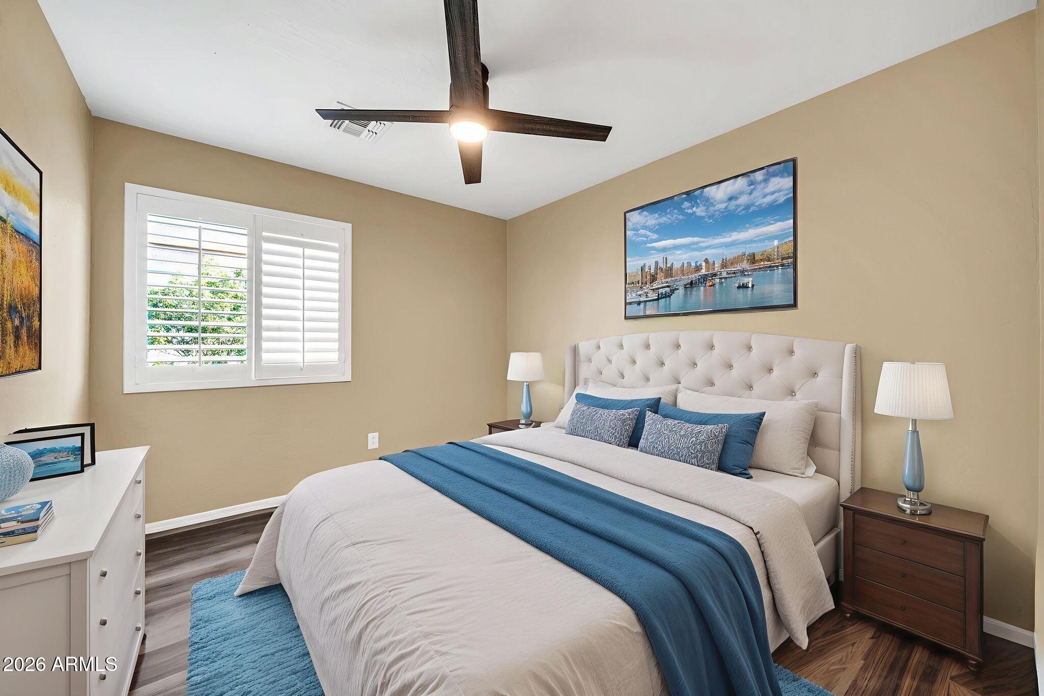 3323 W SAINT ANNE Avenue