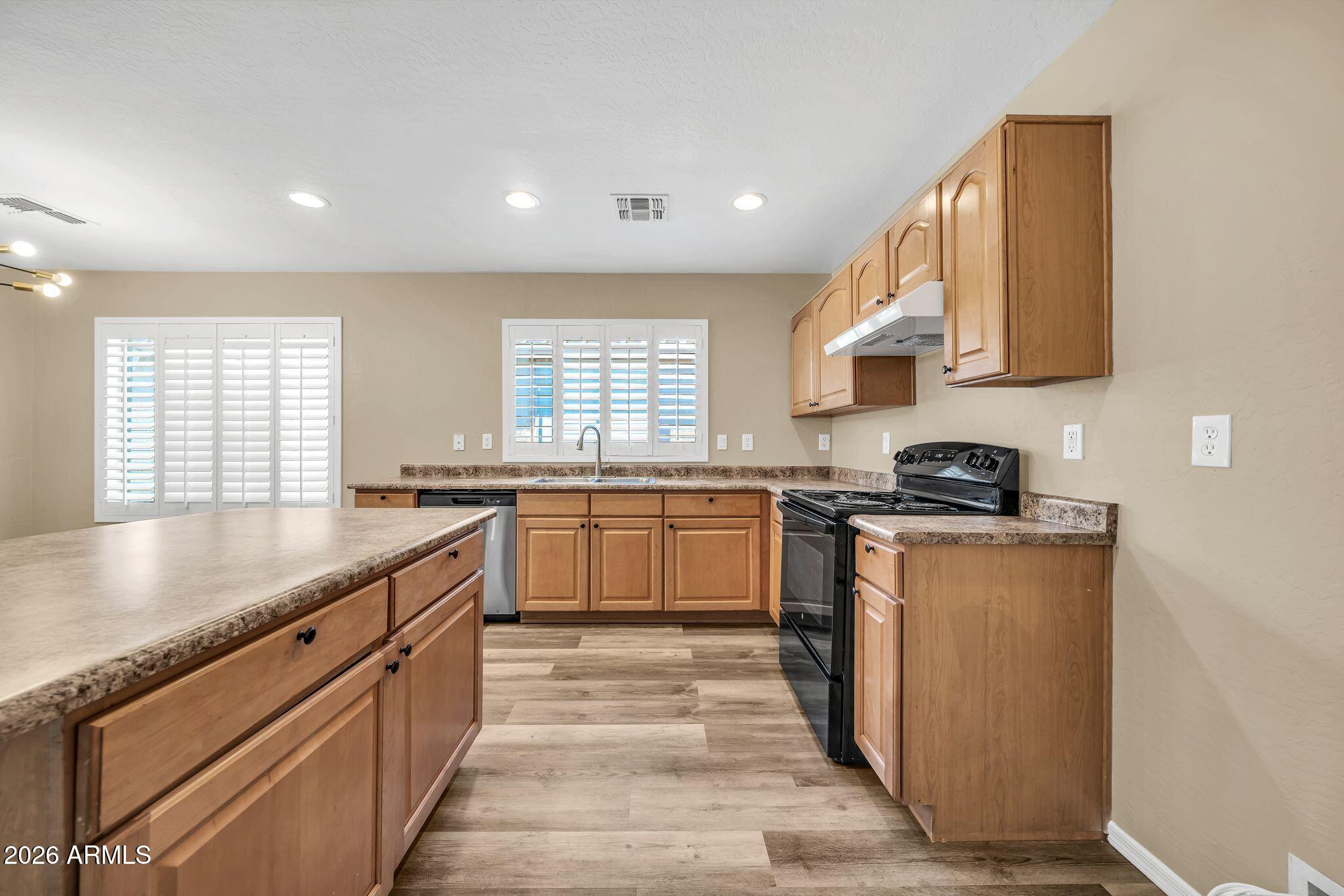 3323 W SAINT ANNE Avenue