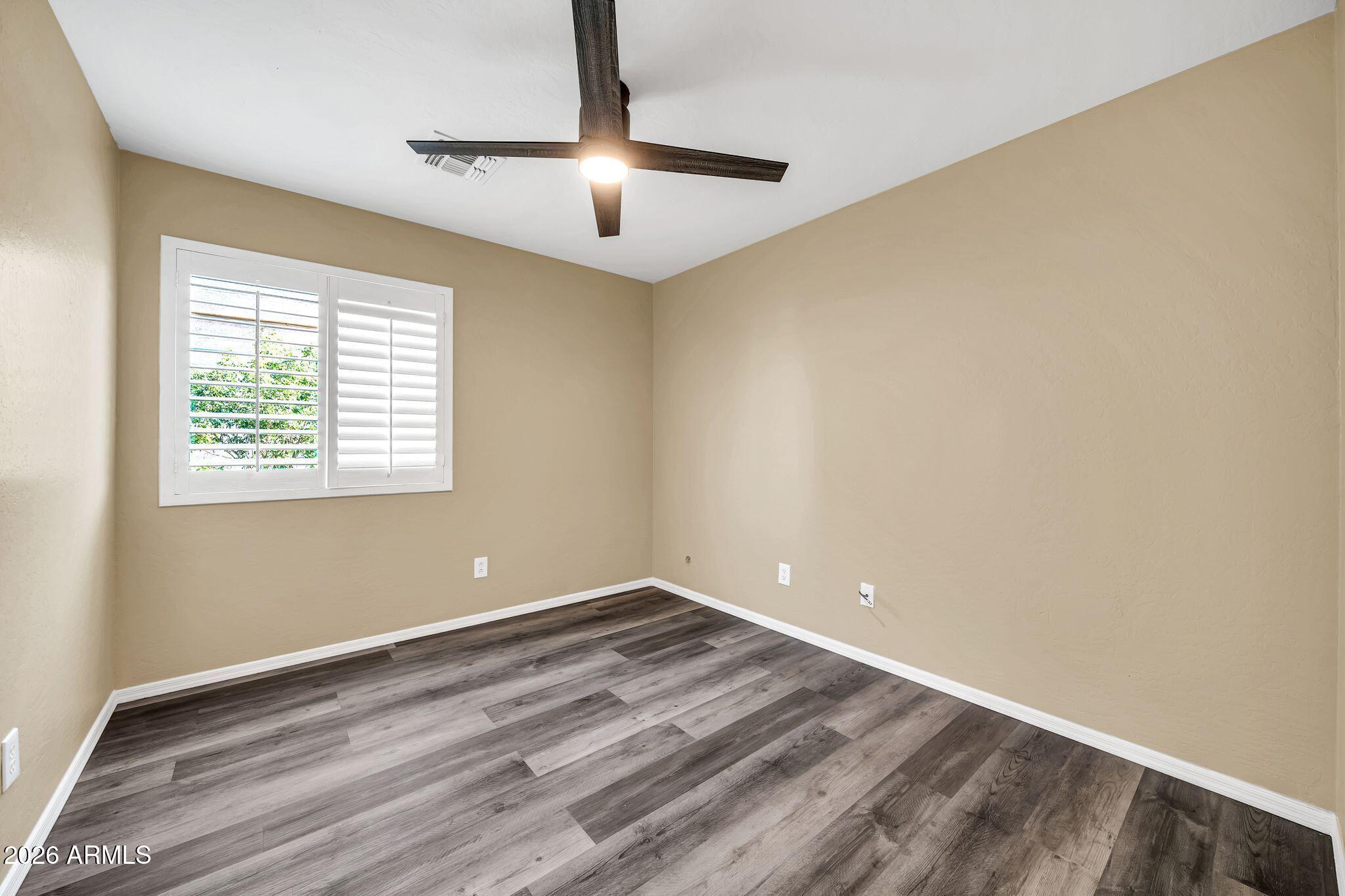 3323 W SAINT ANNE Avenue