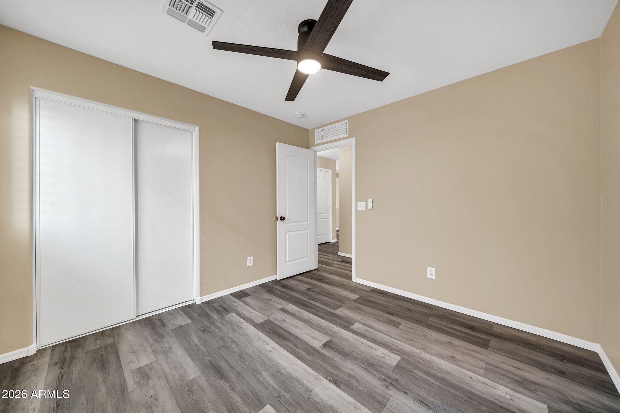 3323 W SAINT ANNE Avenue