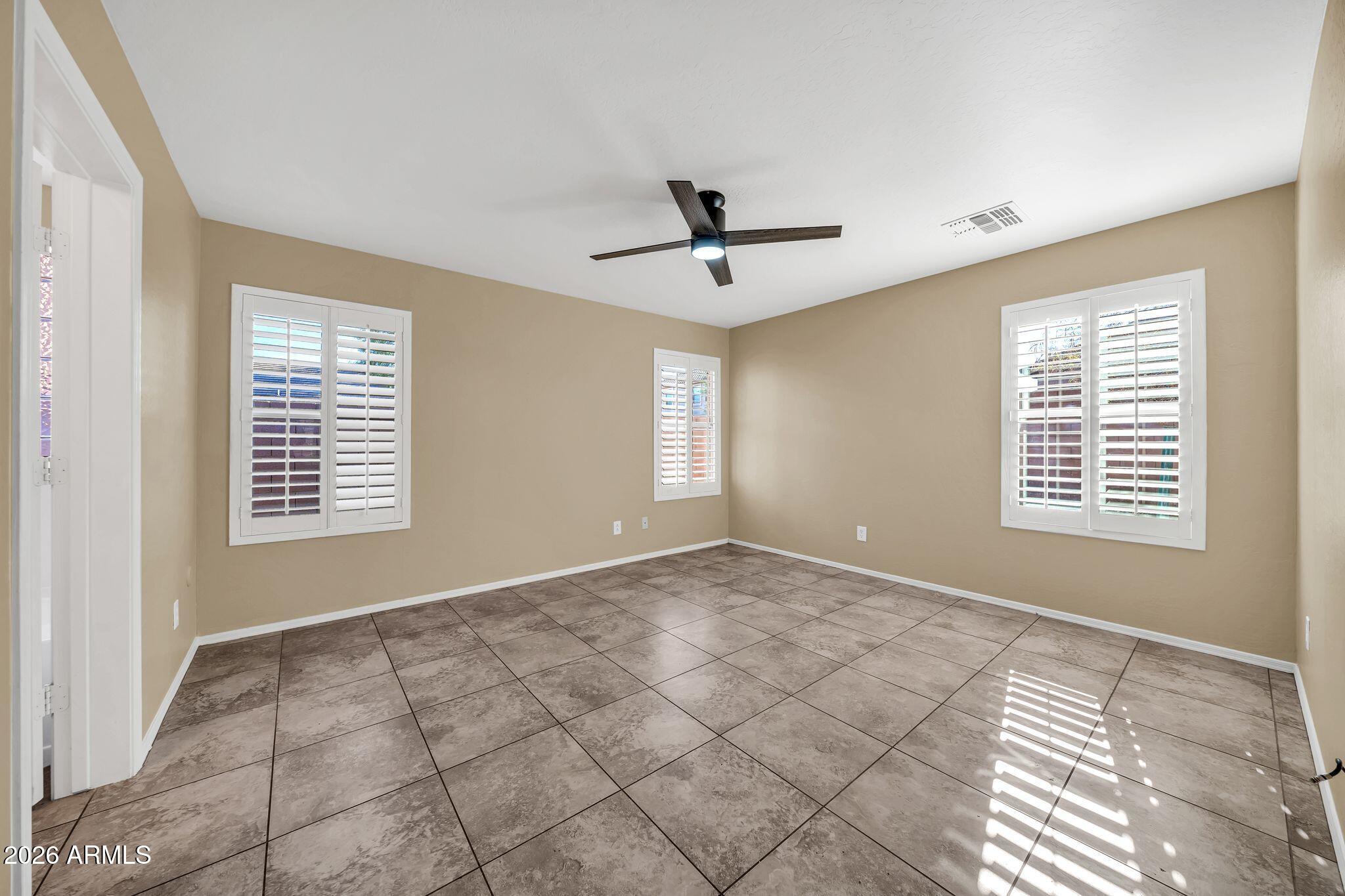 3323 W SAINT ANNE Avenue