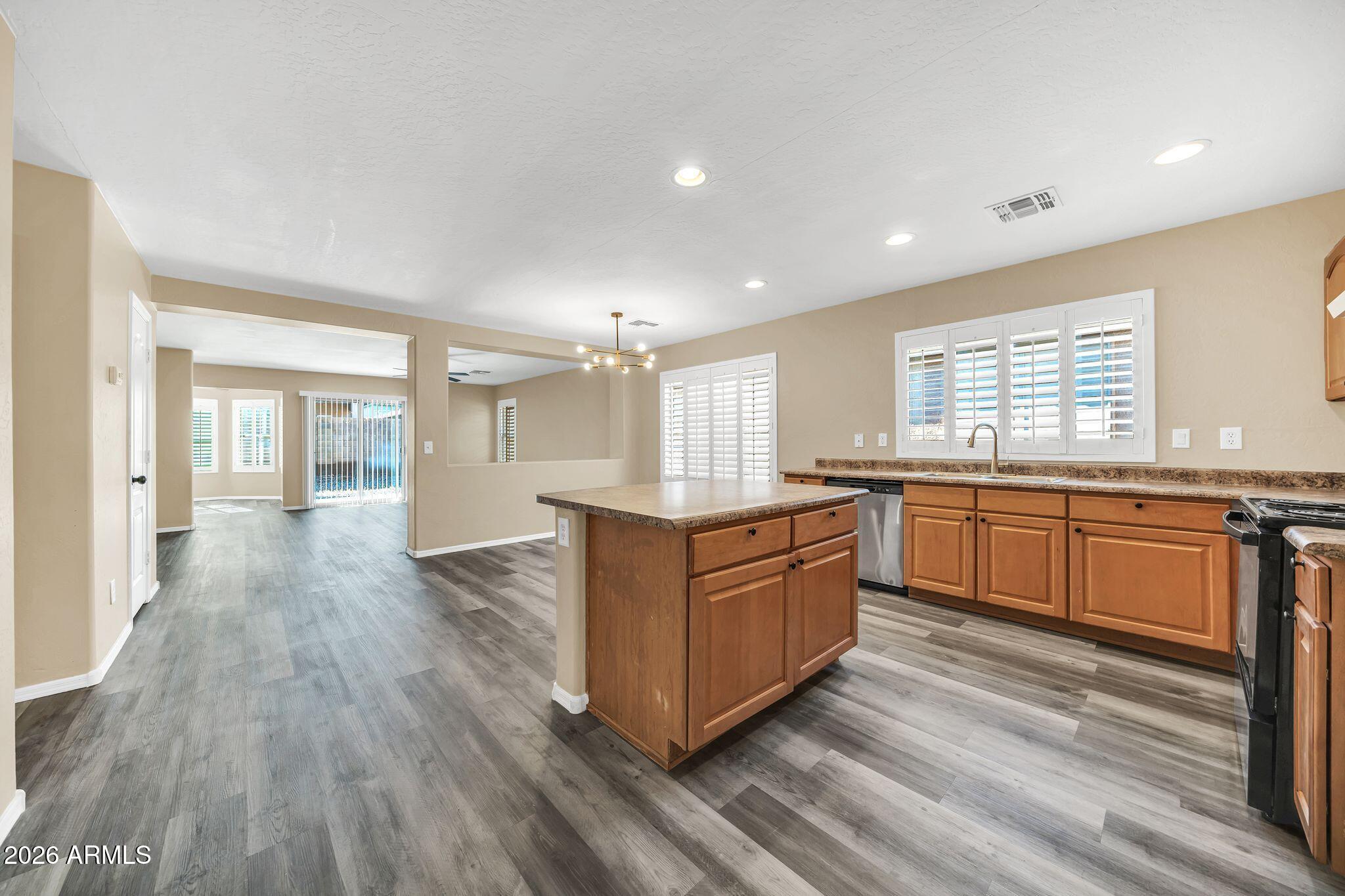 3323 W SAINT ANNE Avenue