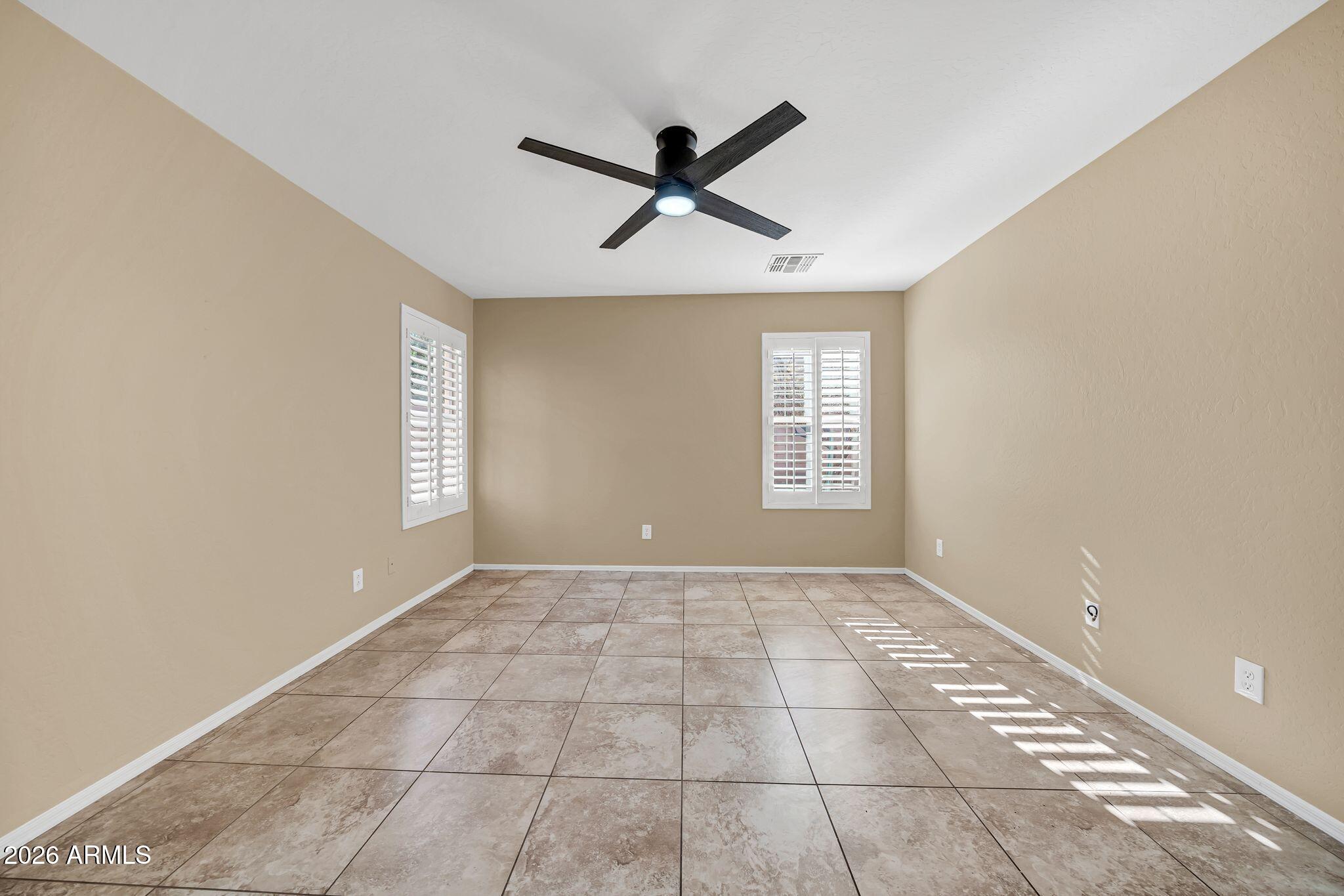 3323 W SAINT ANNE Avenue