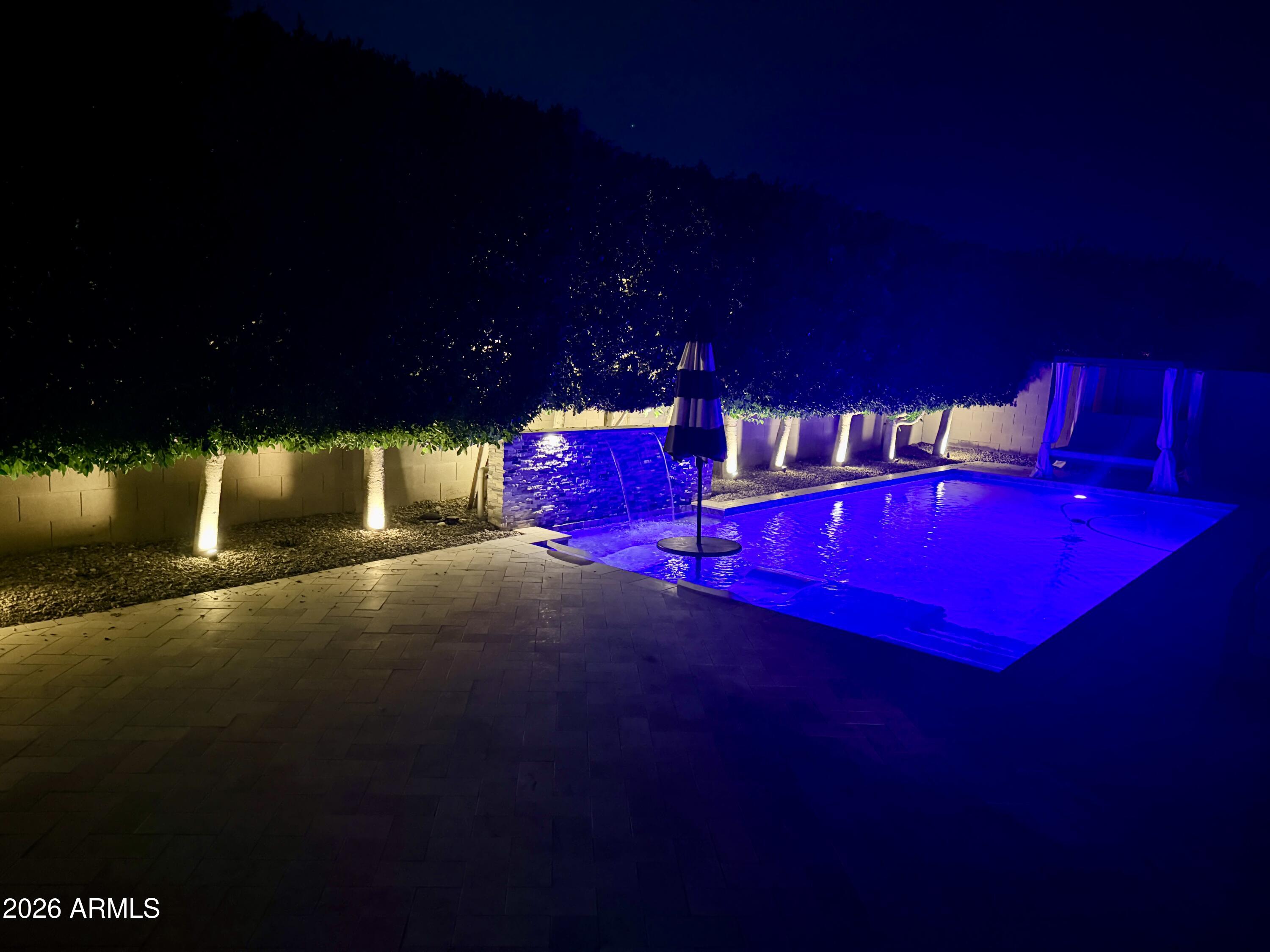 938 E PARKVIEW Drive