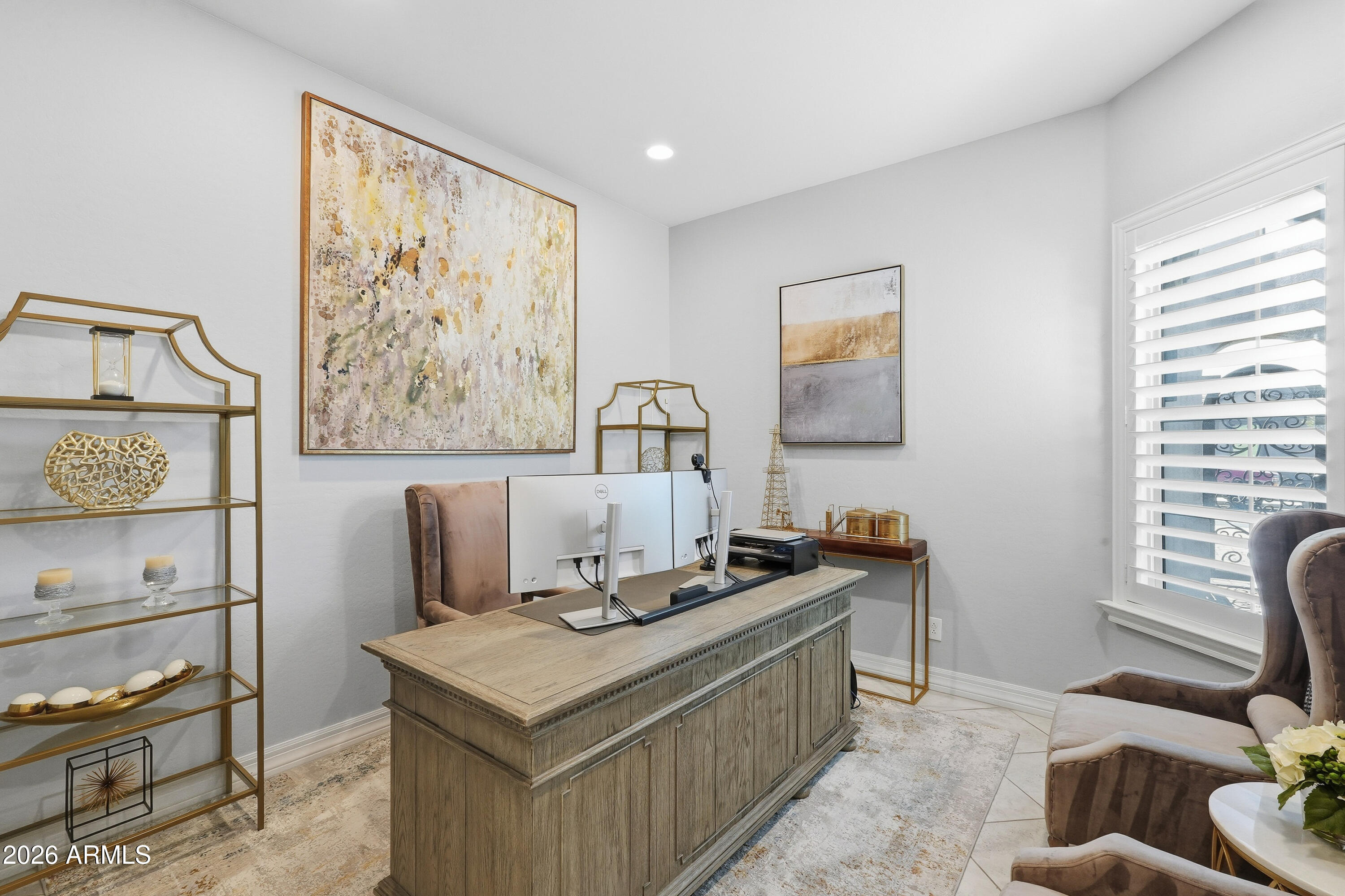 938 E PARKVIEW Drive